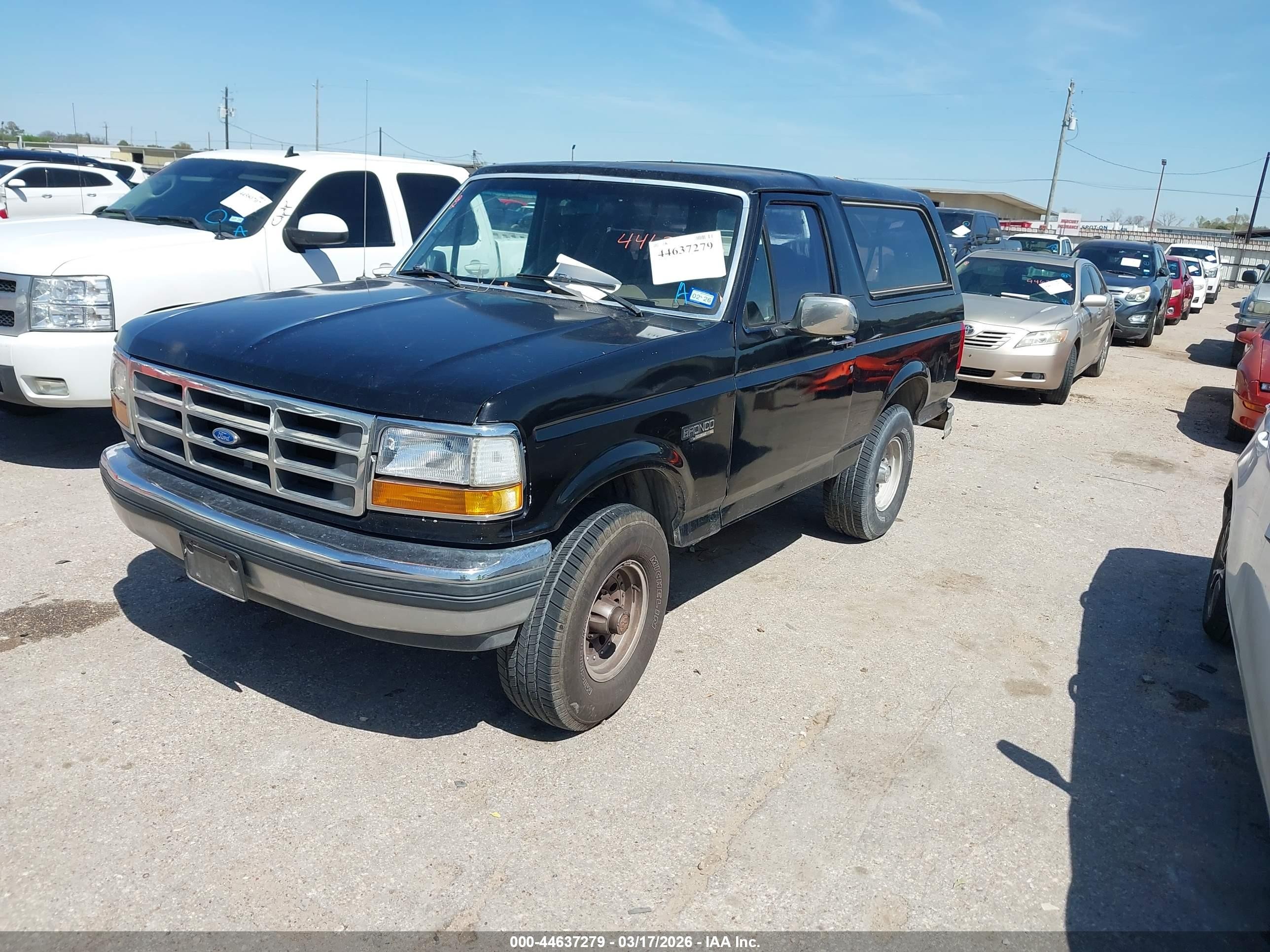 1992 Ford Bronco U100 Black vin: 1FMEU15H3NLA14099