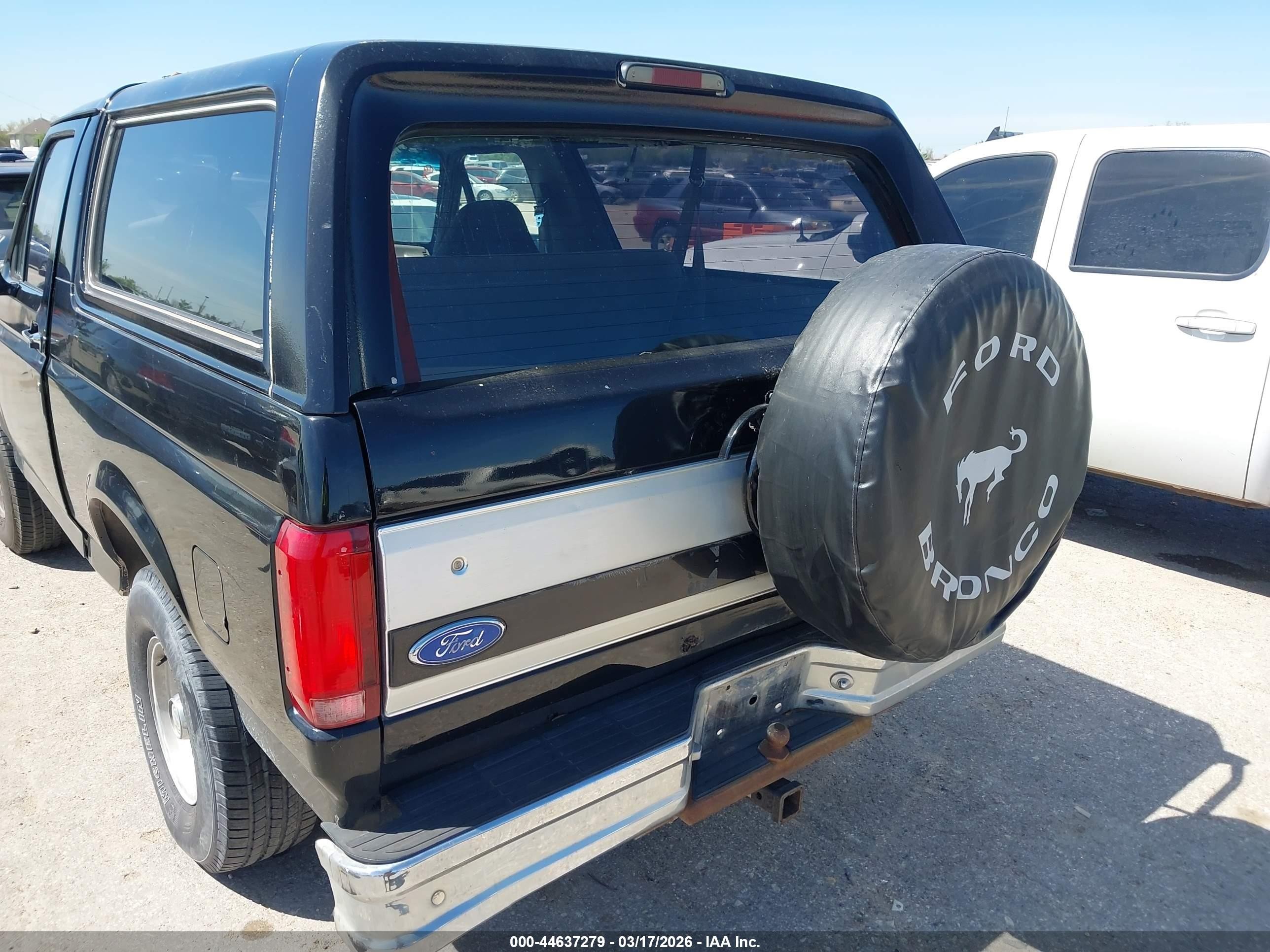 1992 Ford Bronco U100 Black vin: 1FMEU15H3NLA14099