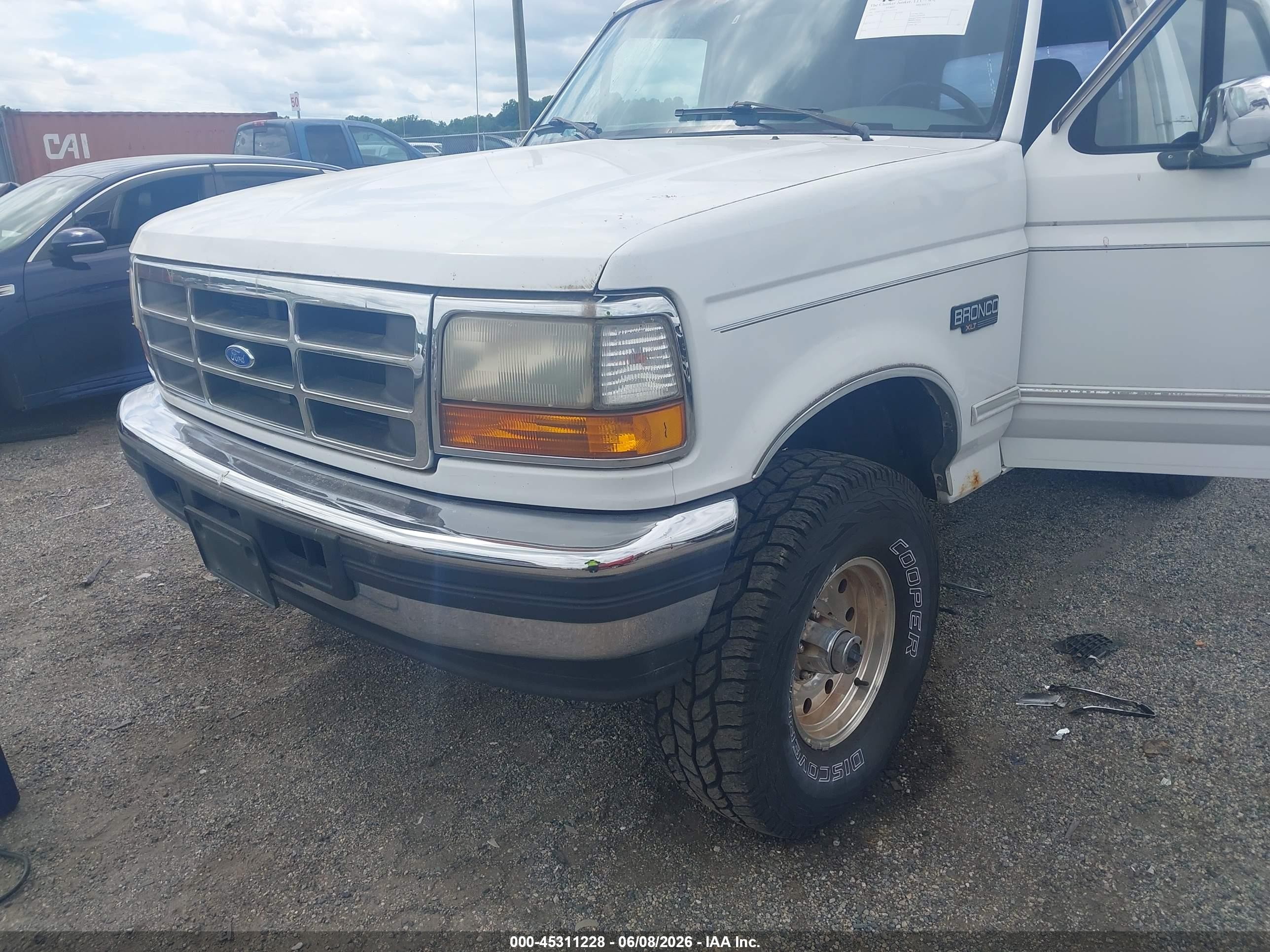 1996 Ford Bronco U100 White vin: 1FMEU15H3TLA52221