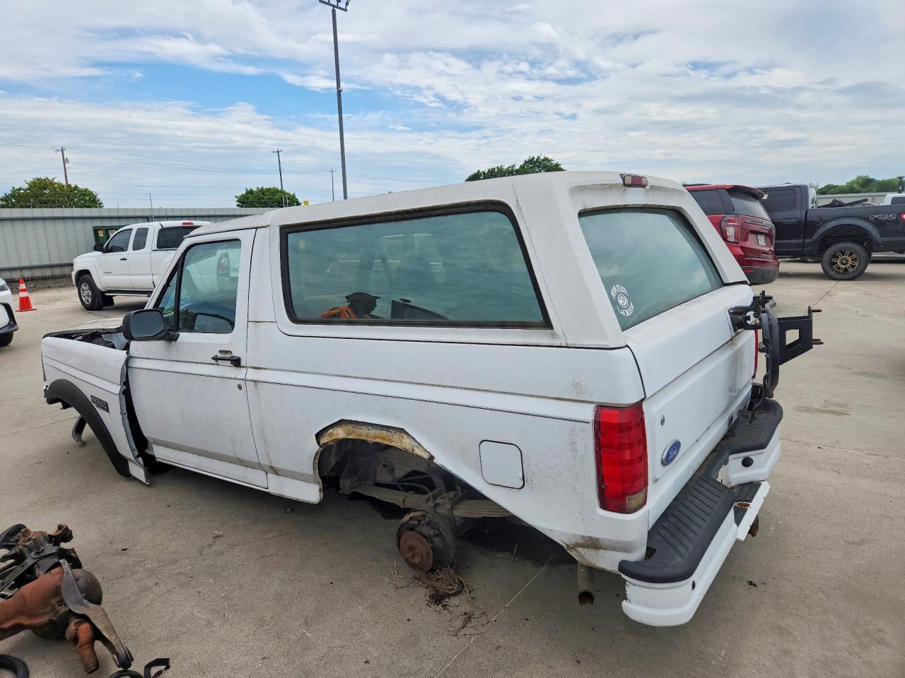 1996 Ford Bronco U100 White vin: 1FMEU15H3TLA70086