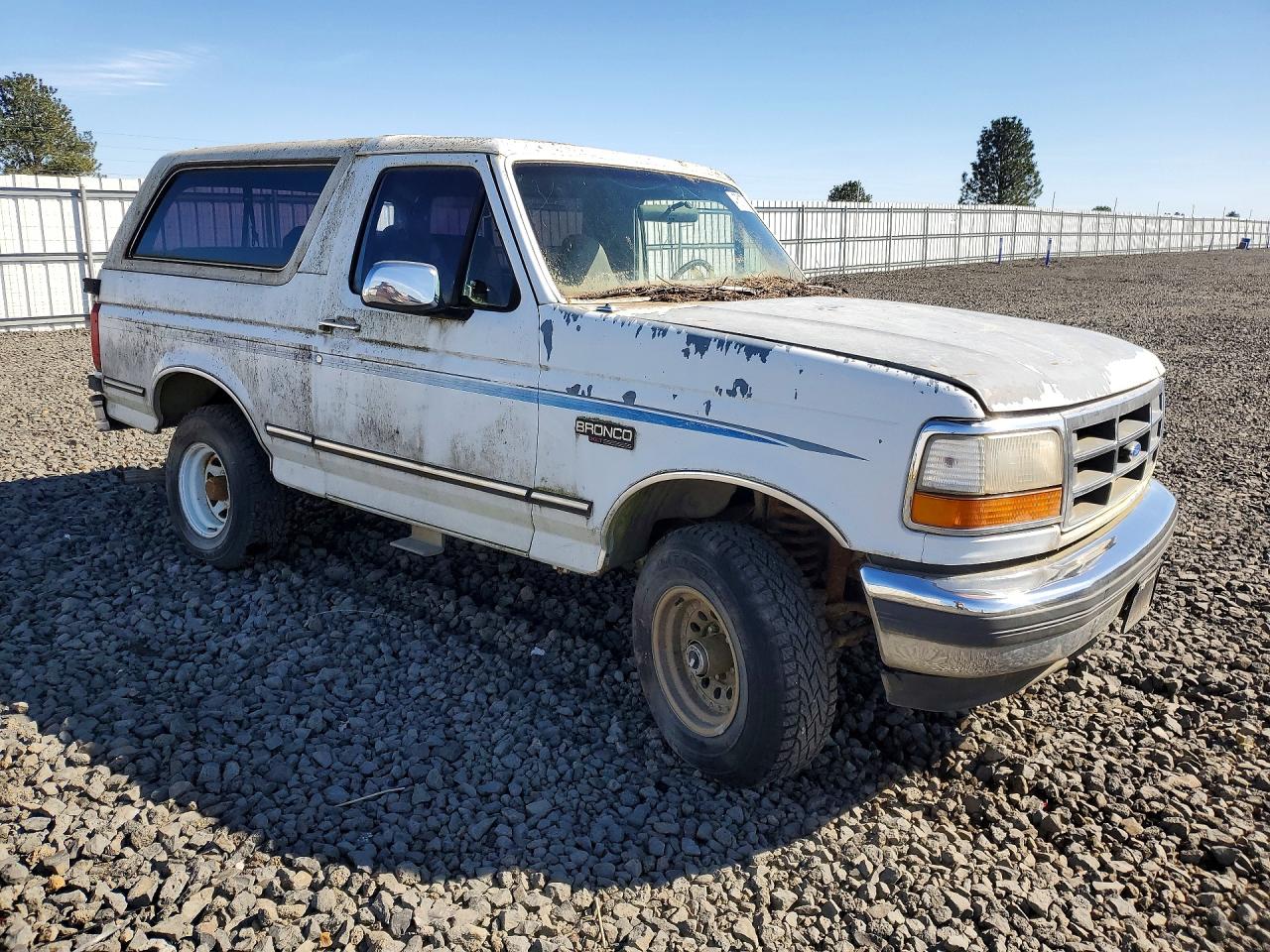 1992 Ford Bronco U100 Белый vin: 1FMEU15H4NLA92813