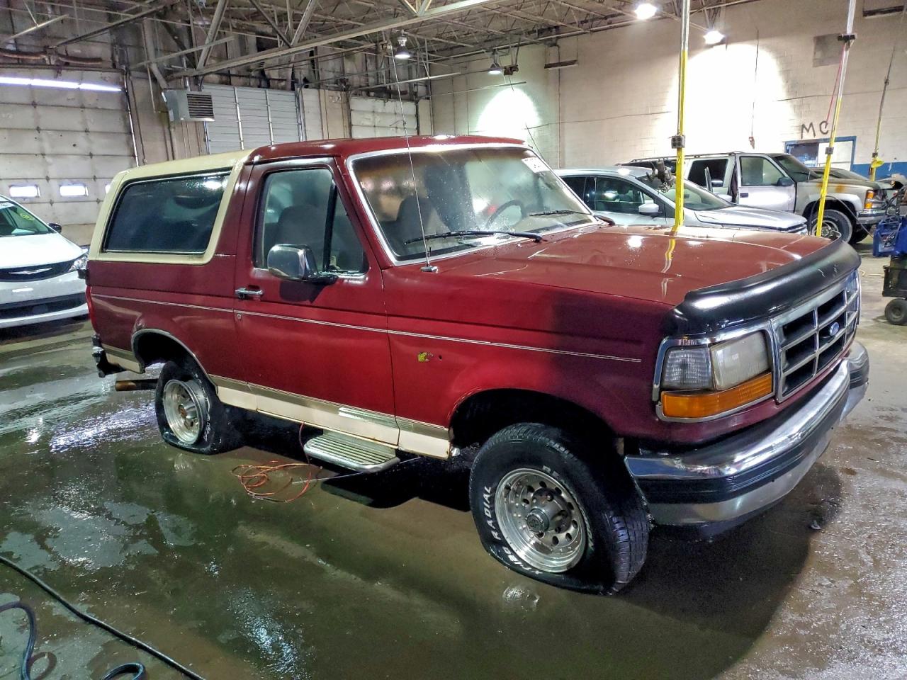 1992 Ford Bronco U100 Burgundy vin: 1FMEU15H5NLA31373