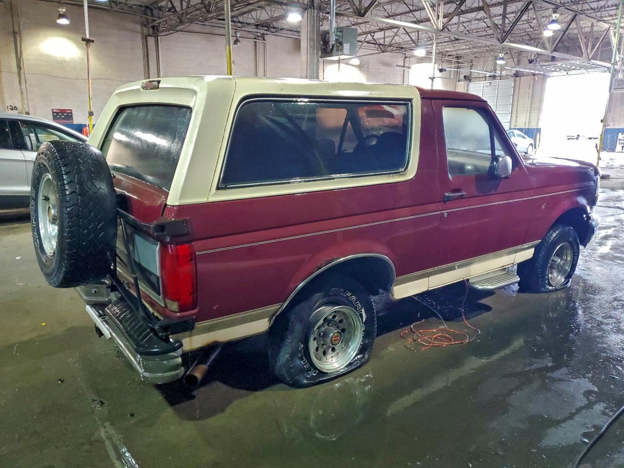 1992 Ford Bronco U100 Burgundy vin: 1FMEU15H5NLA31373