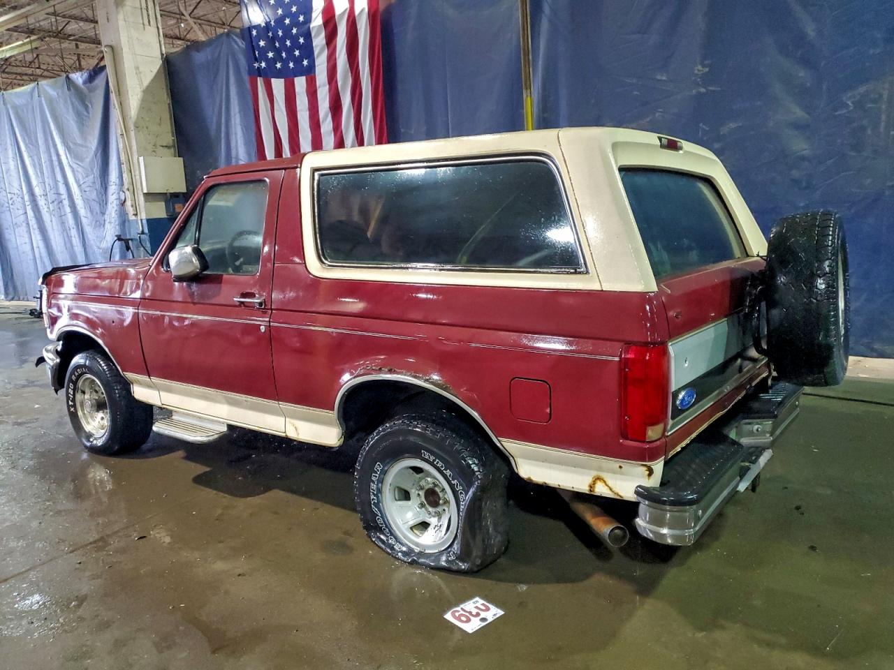 1992 Ford Bronco U100 Burgundy vin: 1FMEU15H5NLA31373