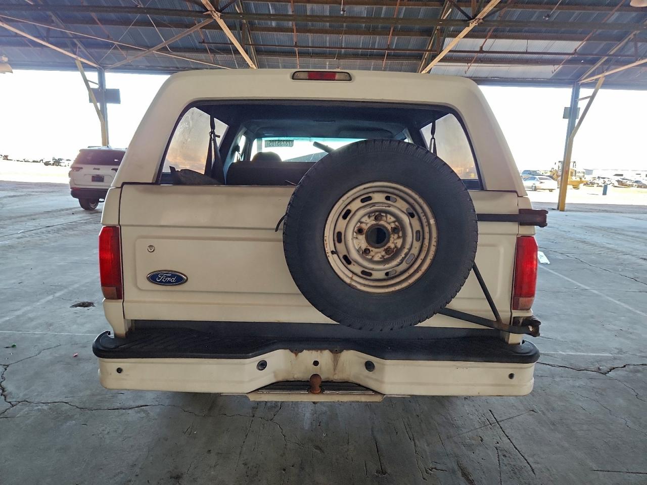 1996 Ford Bronco U100 Белый vin: 1FMEU15H6TLA92924