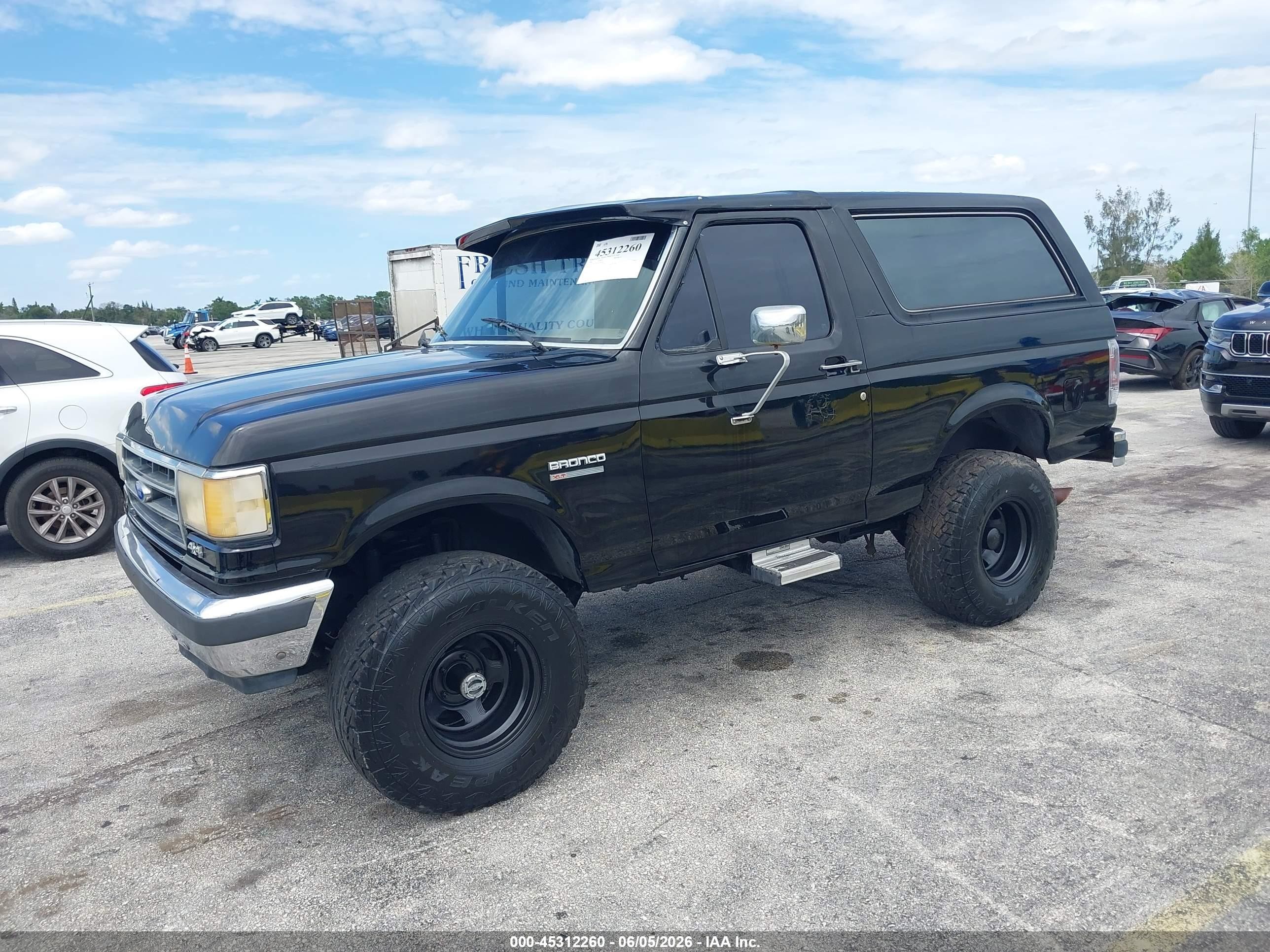 1990 Ford Bronco U100 Black vin: 1FMEU15H7LLA80748