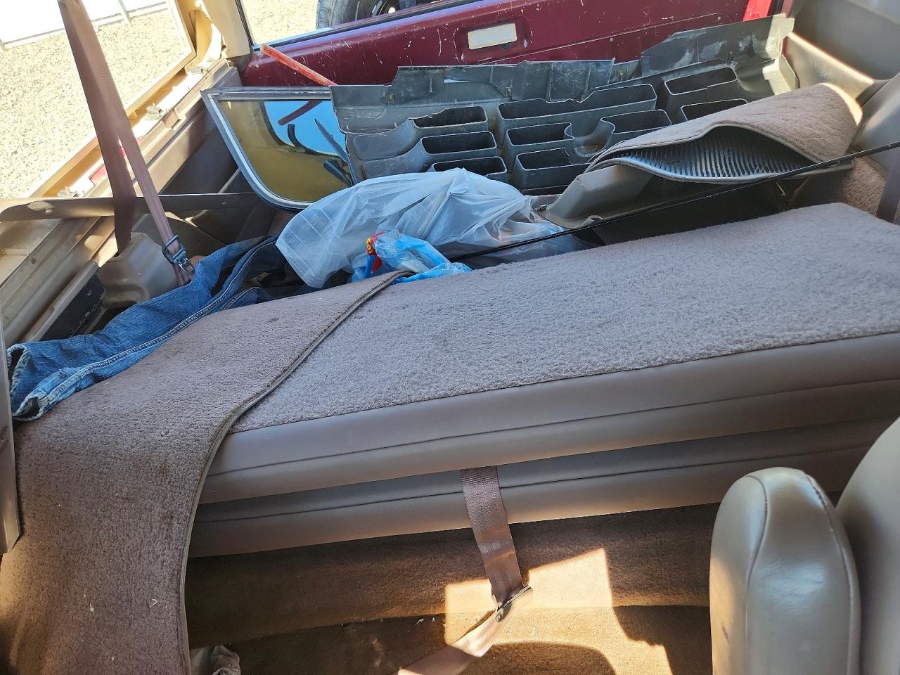 1992 Ford Bronco U100 Red vin: 1FMEU15H8NLA96458
