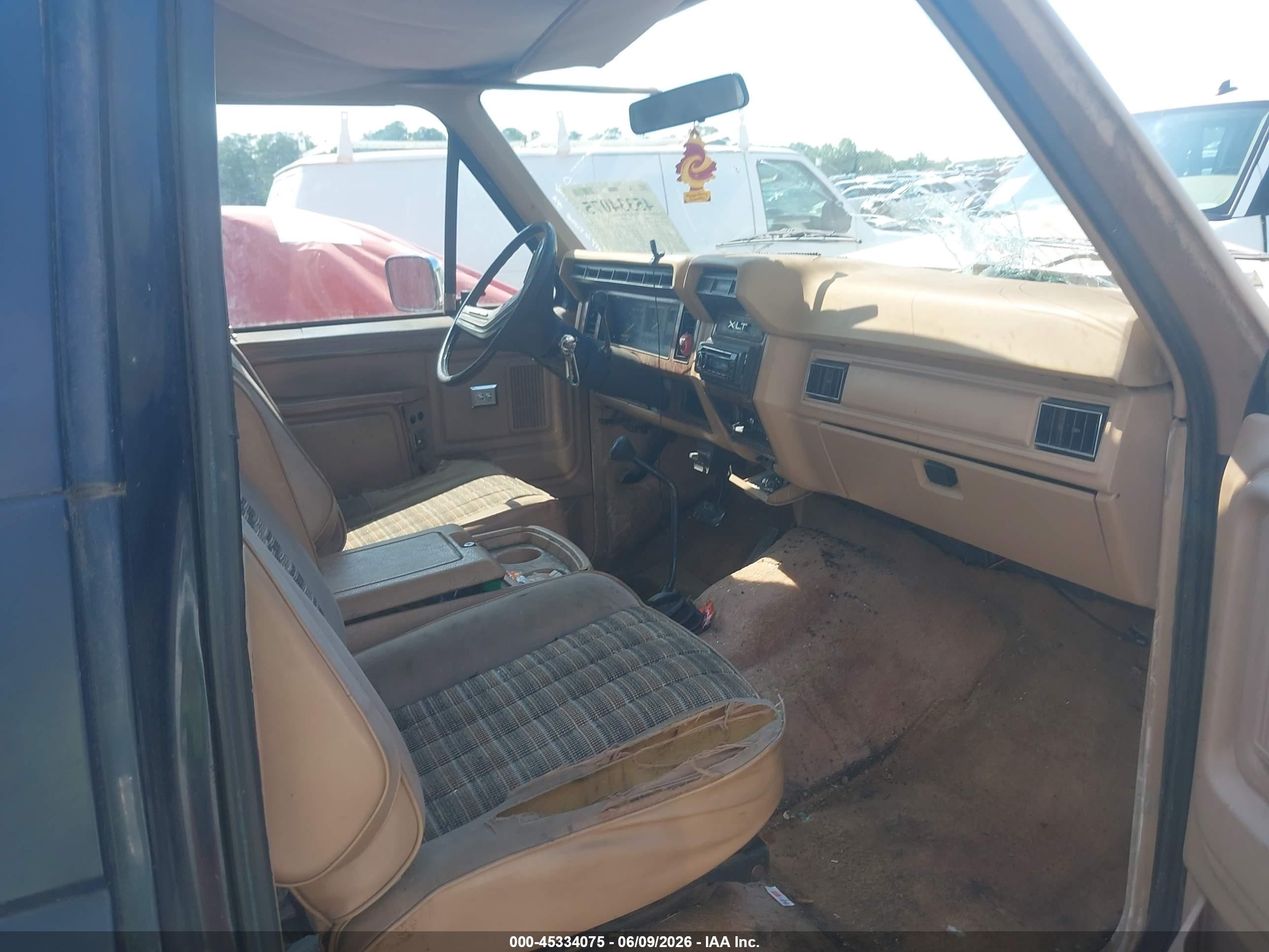 1984 Ford Bronco U100 Blue vin: 1FMEU15H9ELA82780