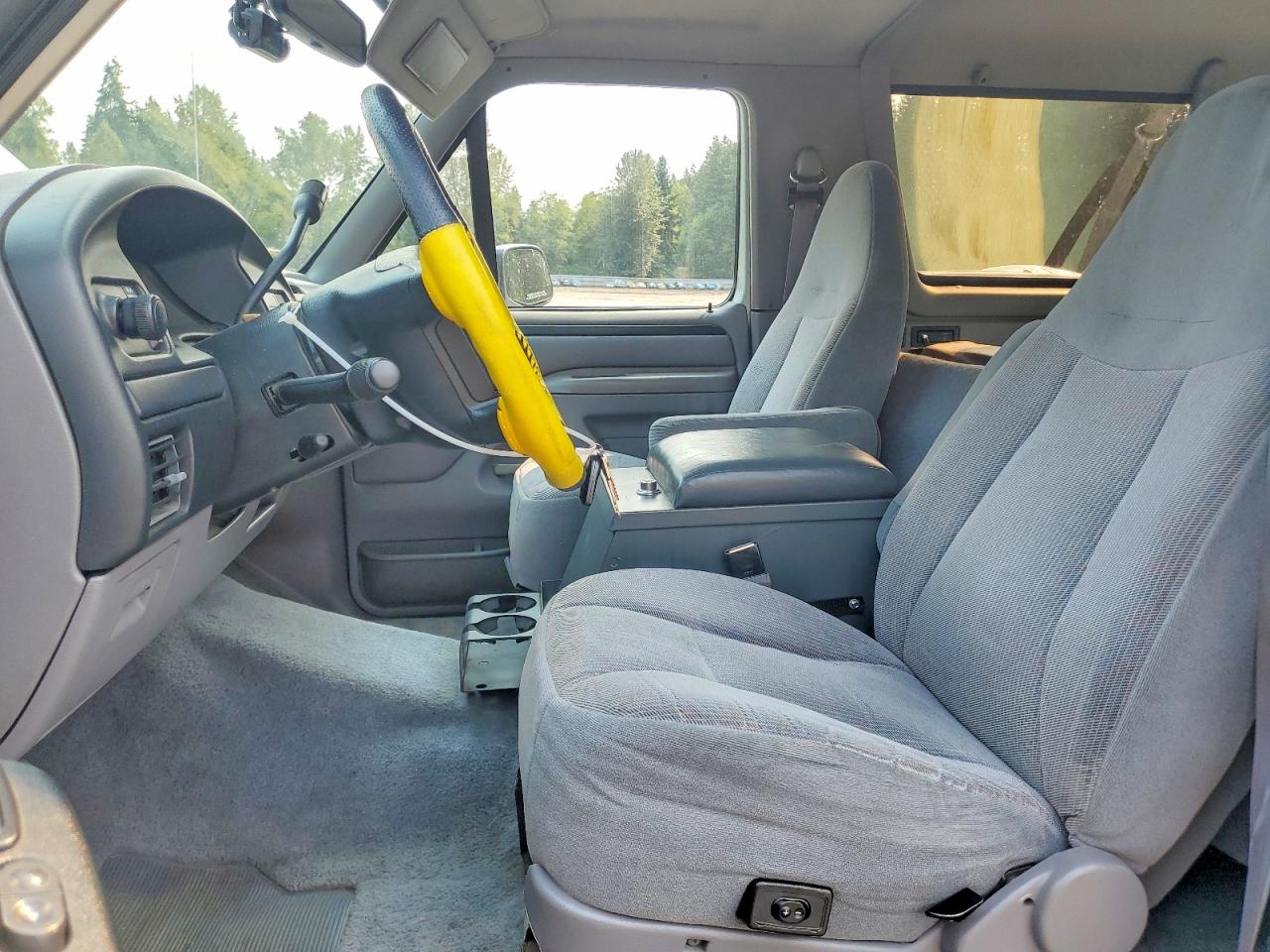 1996 Ford Bronco U100 Синий vin: 1FMEU15HXTLB46001
