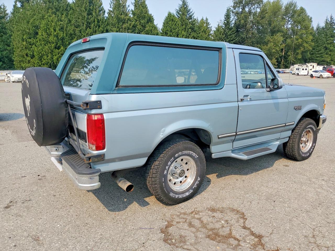 1996 Ford Bronco U100 Синий vin: 1FMEU15HXTLB46001
