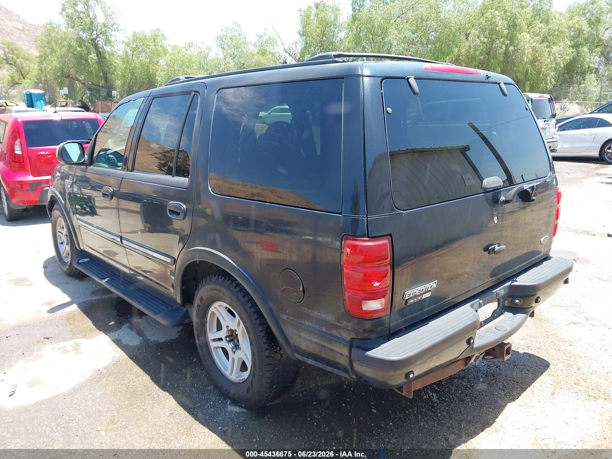 2001 Ford Expedition Xlt Черный vin: 1FMEU15L51LB02036