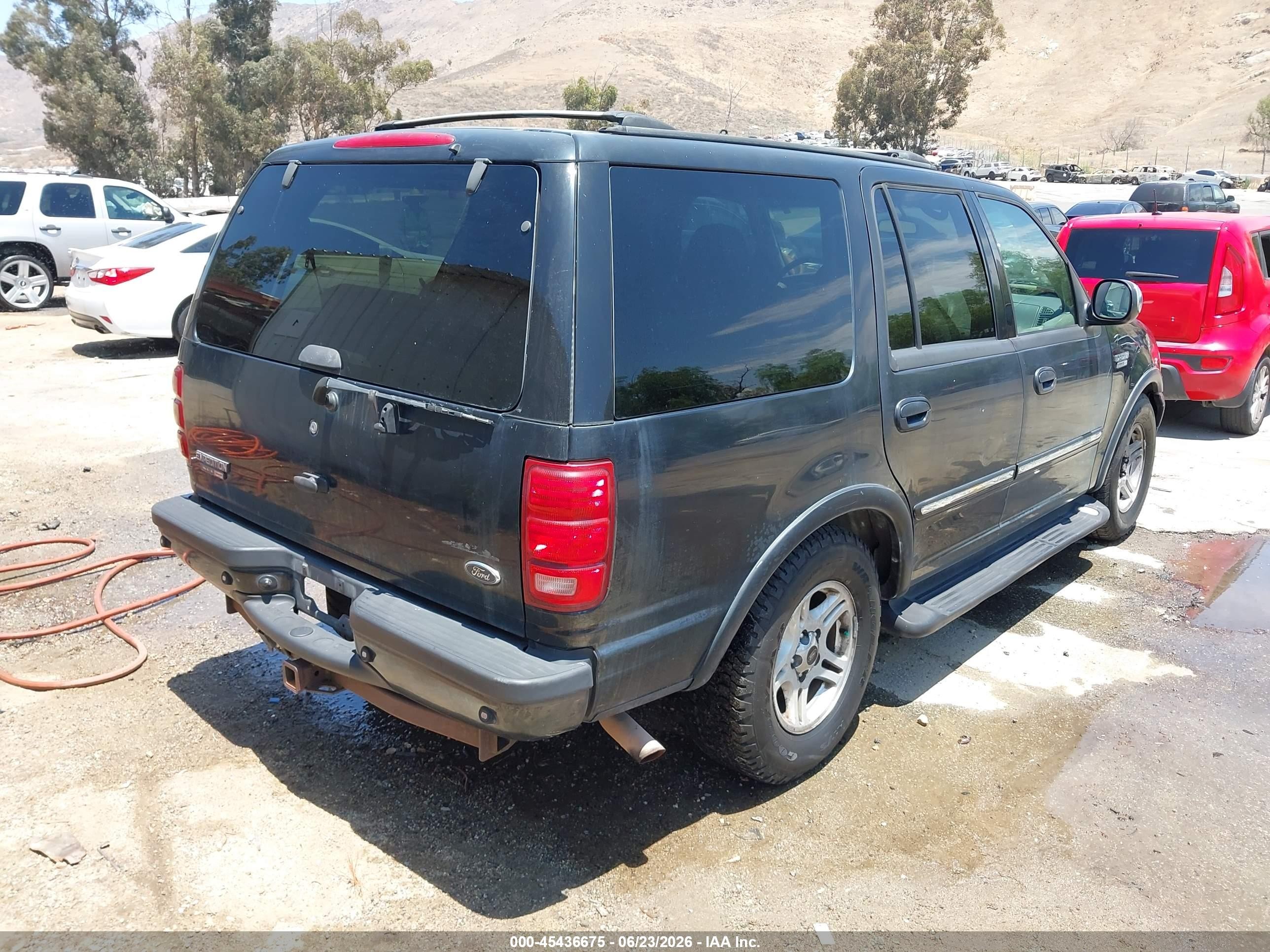 2001 Ford Expedition Xlt Черный vin: 1FMEU15L51LB02036
