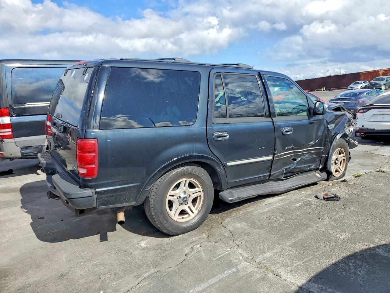 2002 Ford Expedition Xlt Black vin: 1FMEU15L52LA64485
