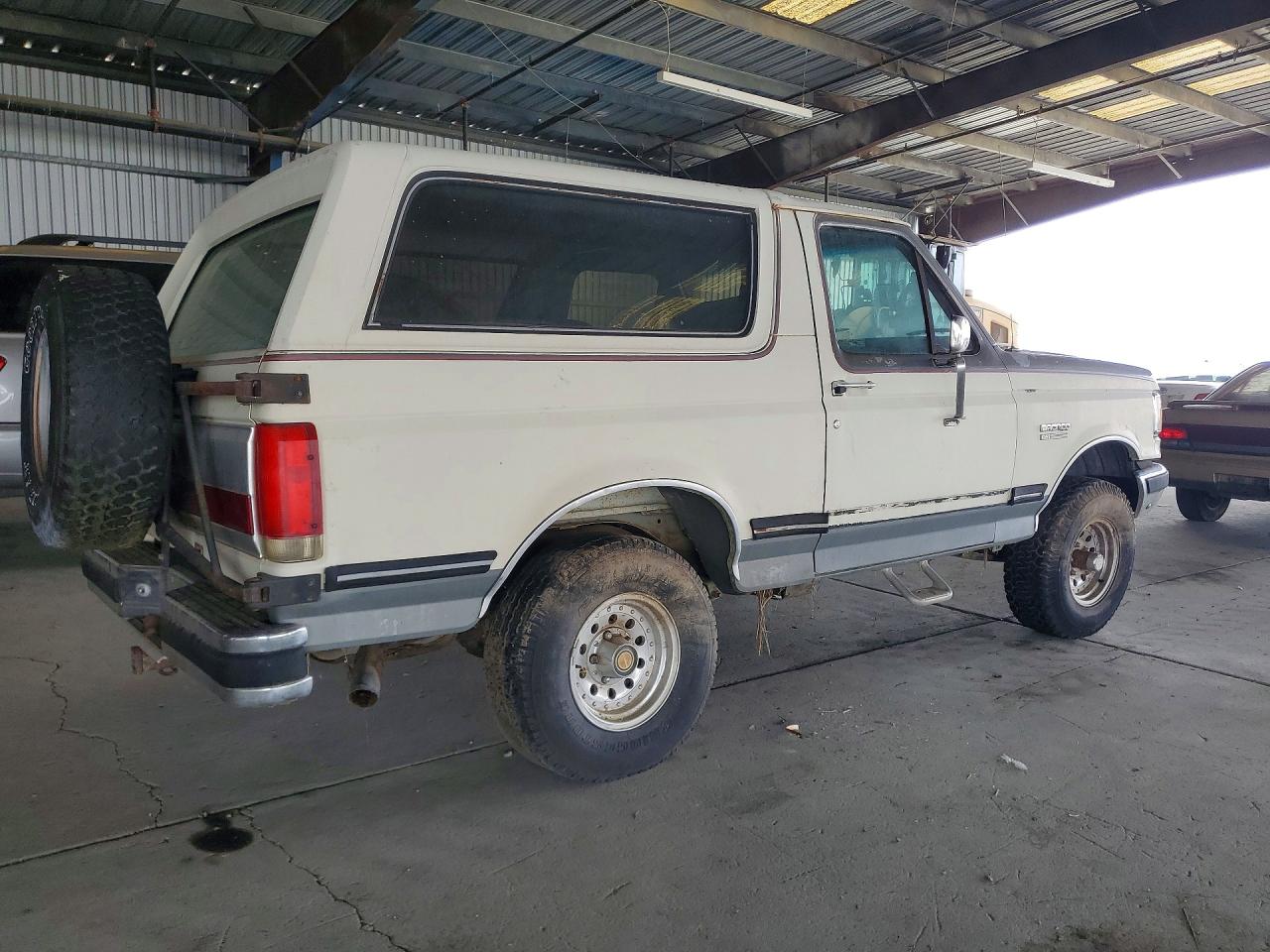 1990 Ford Bronco U100 White vin: 1FMEU15N1LLB33997