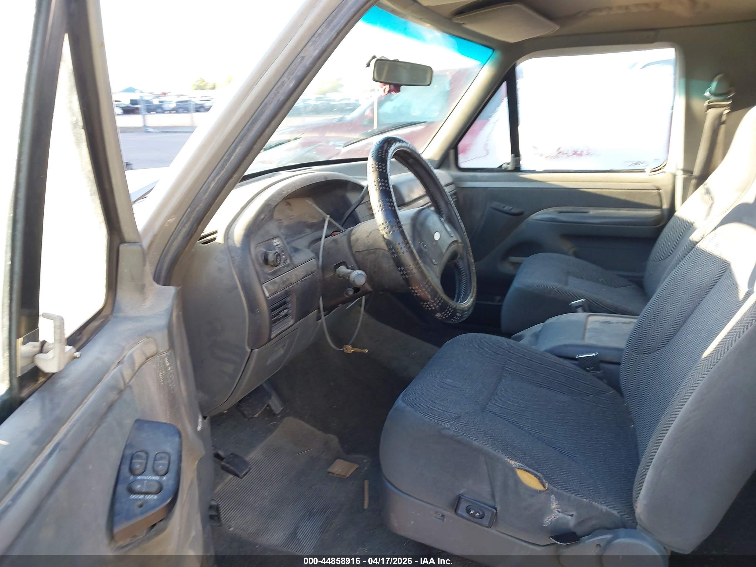 1992 Ford Bronco U100 Серый vin: 1FMEU15N1NLA67079