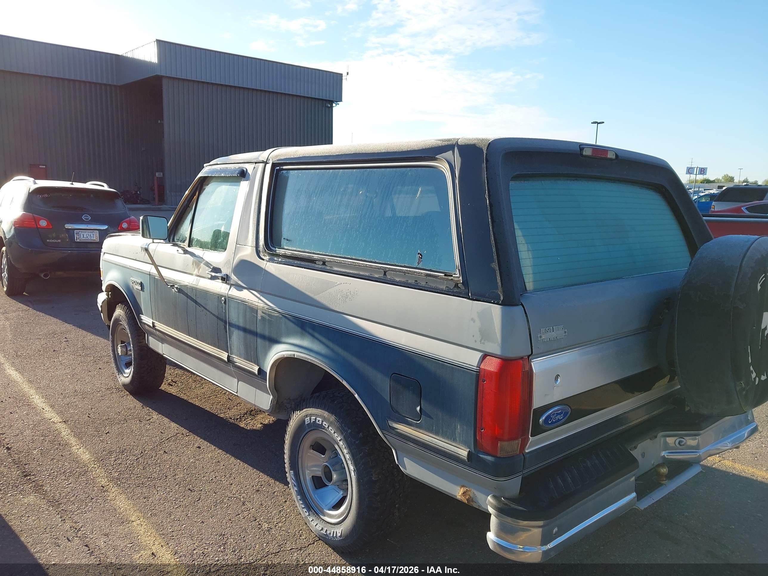 1992 Ford Bronco U100 Серый vin: 1FMEU15N1NLA67079