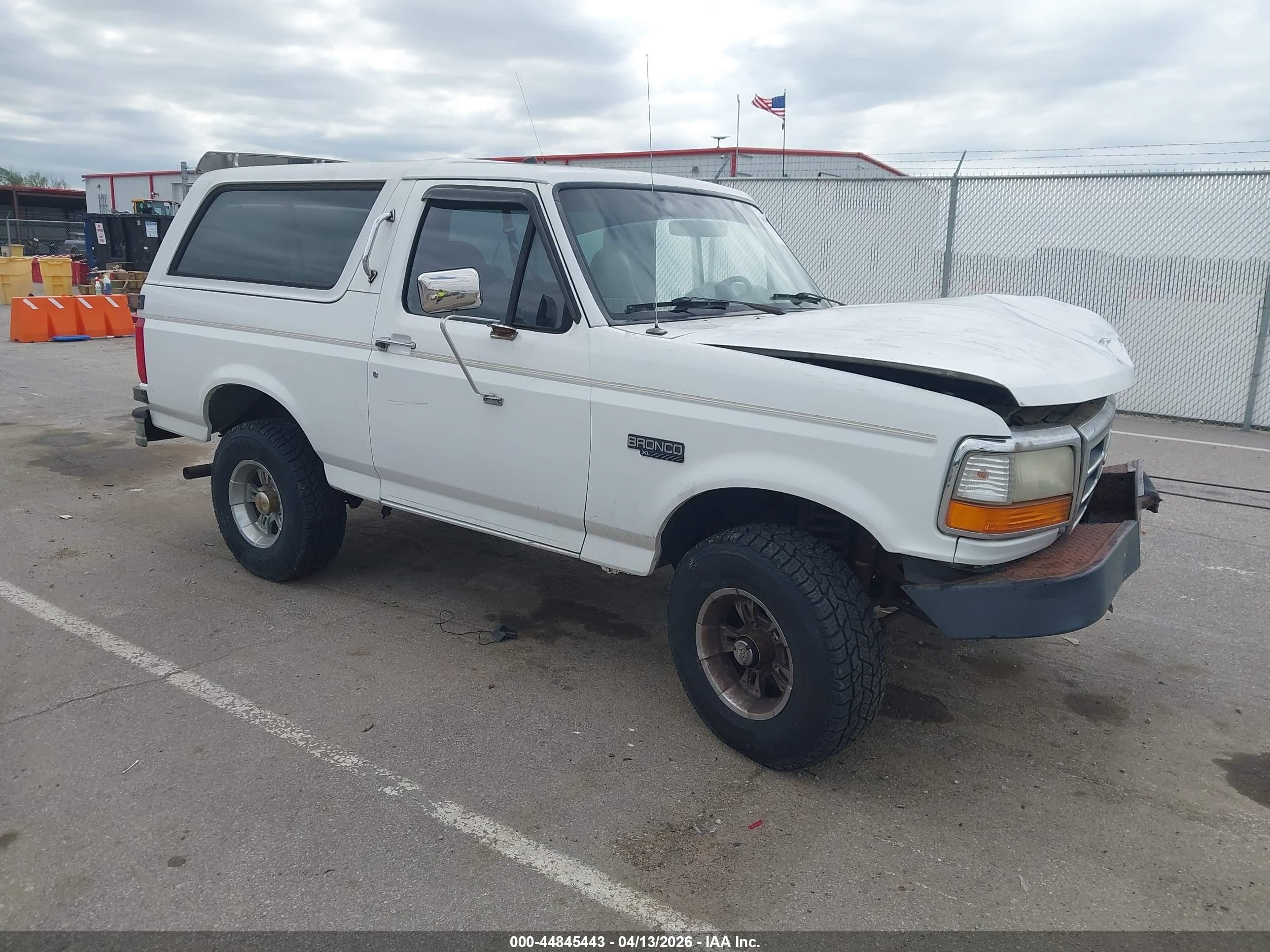 1995 Ford Bronco U100 White vin: 1FMEU15N2SLB32467