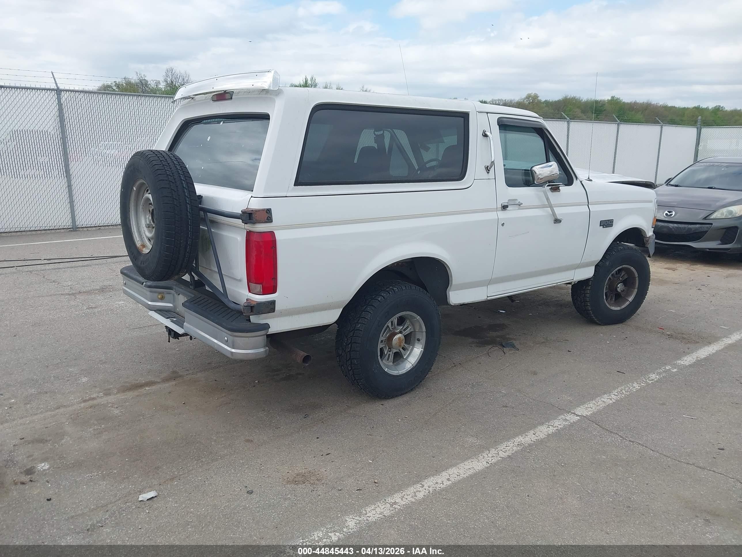 1995 Ford Bronco U100 White vin: 1FMEU15N2SLB32467