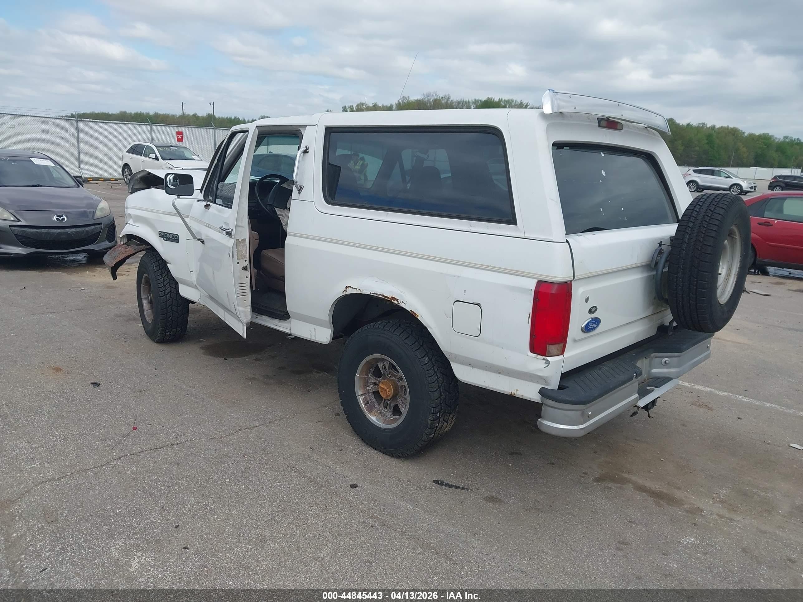 1995 Ford Bronco U100 White vin: 1FMEU15N2SLB32467