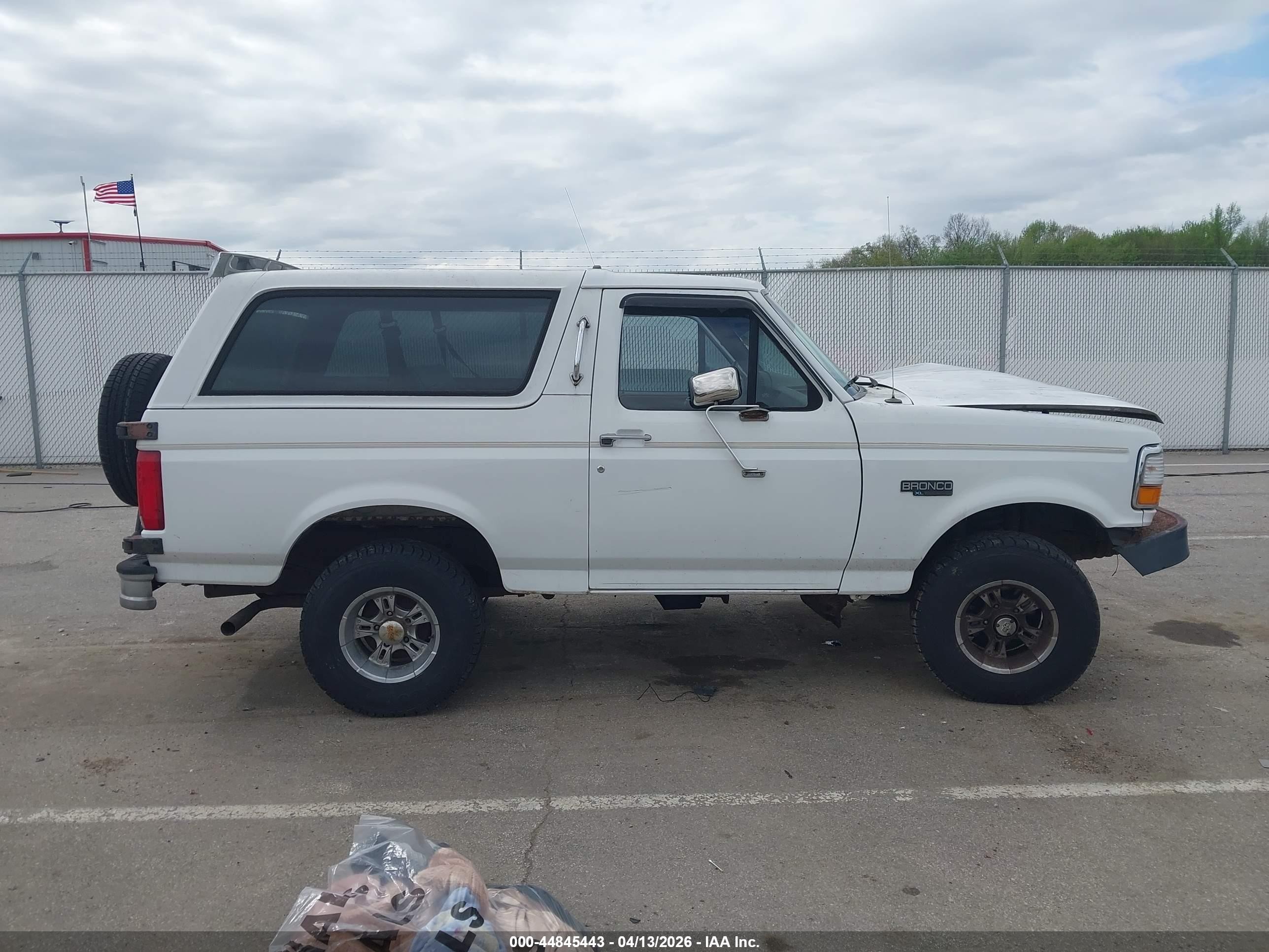 1995 Ford Bronco U100 White vin: 1FMEU15N2SLB32467