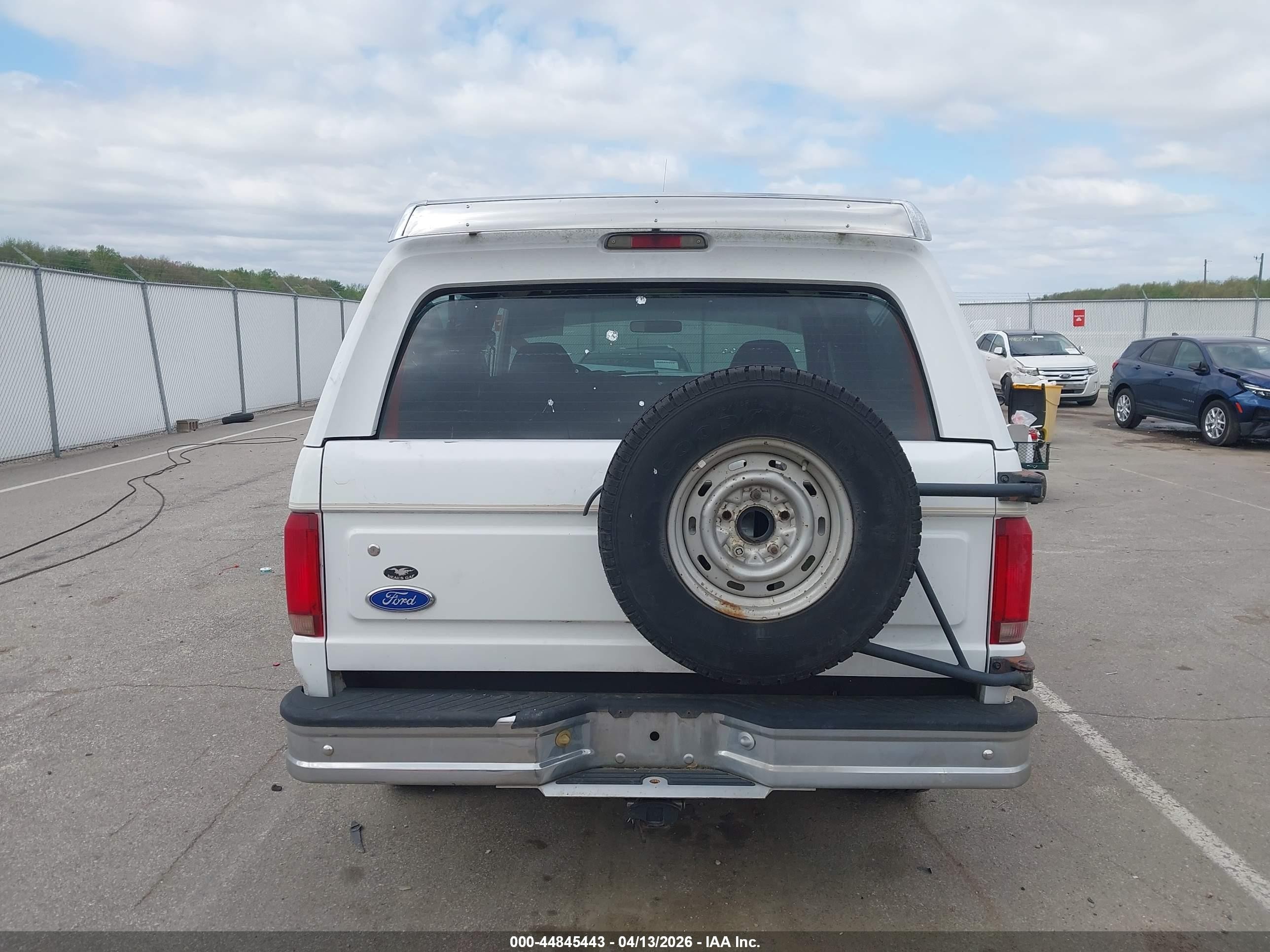 1995 Ford Bronco U100 White vin: 1FMEU15N2SLB32467