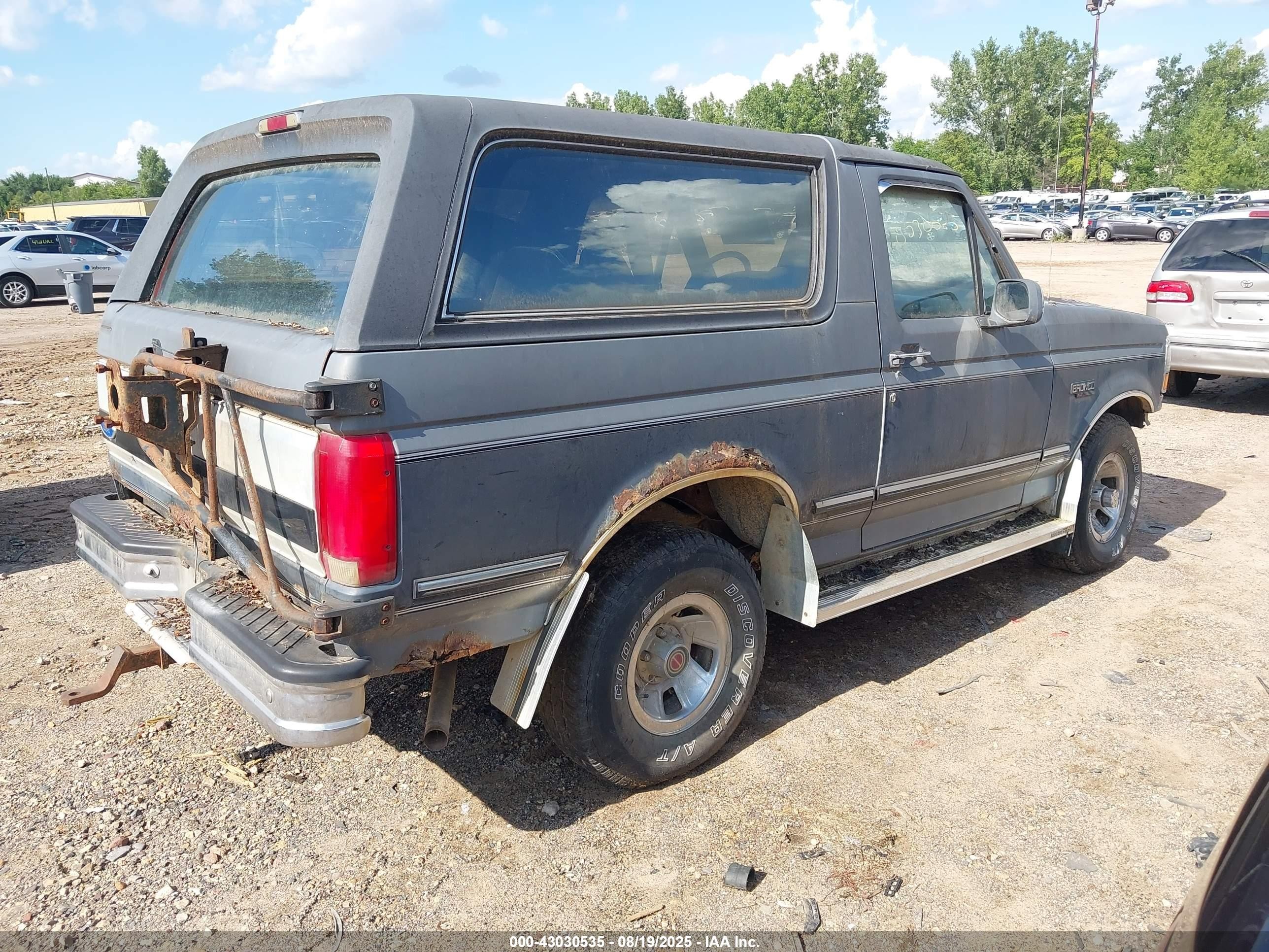 1992 Ford Bronco U100 Gray vin: 1FMEU15N3NLA25027