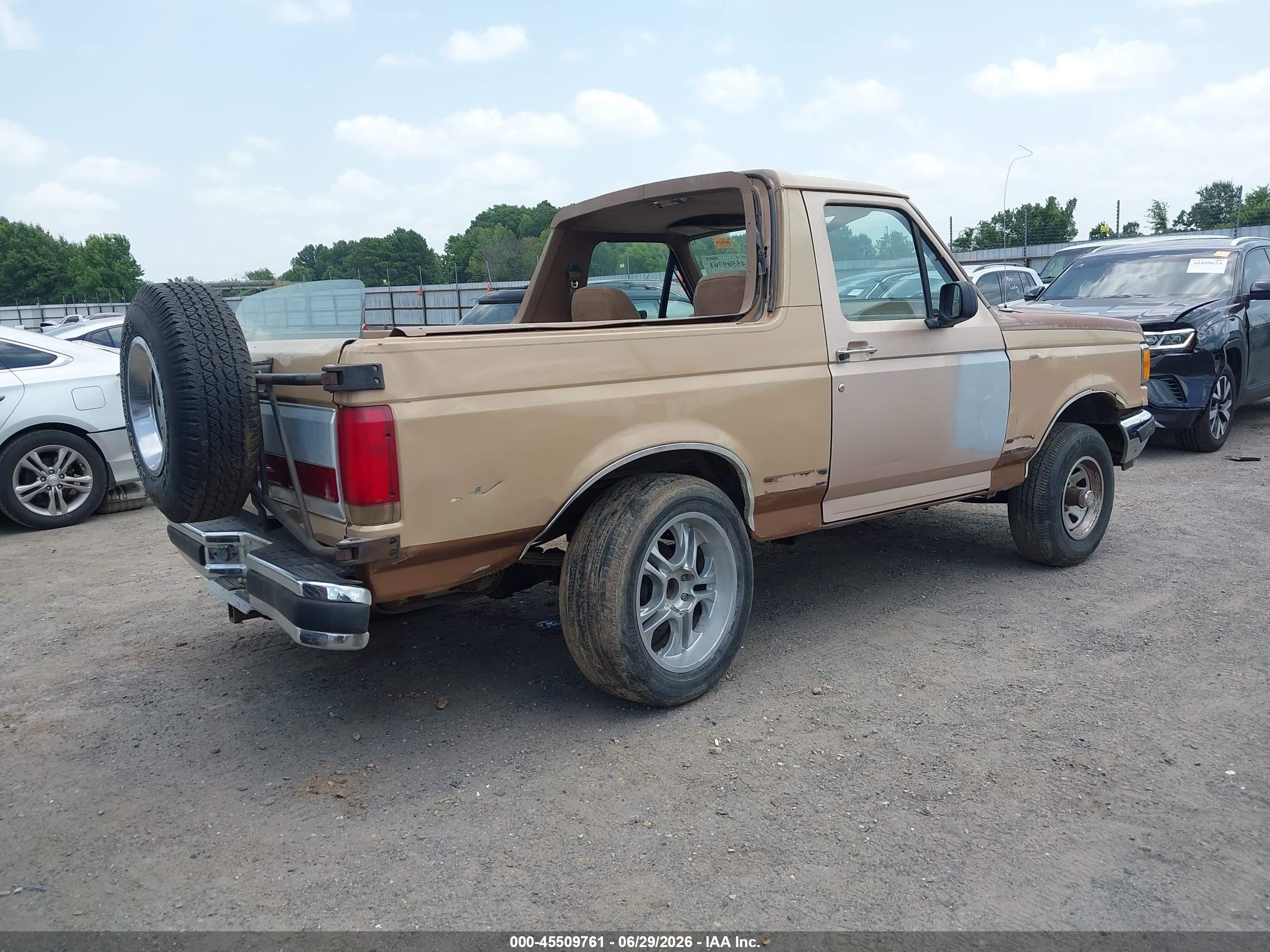 1989 Ford Bronco U100 Коричневый vin: 1FMEU15N8KLB18962