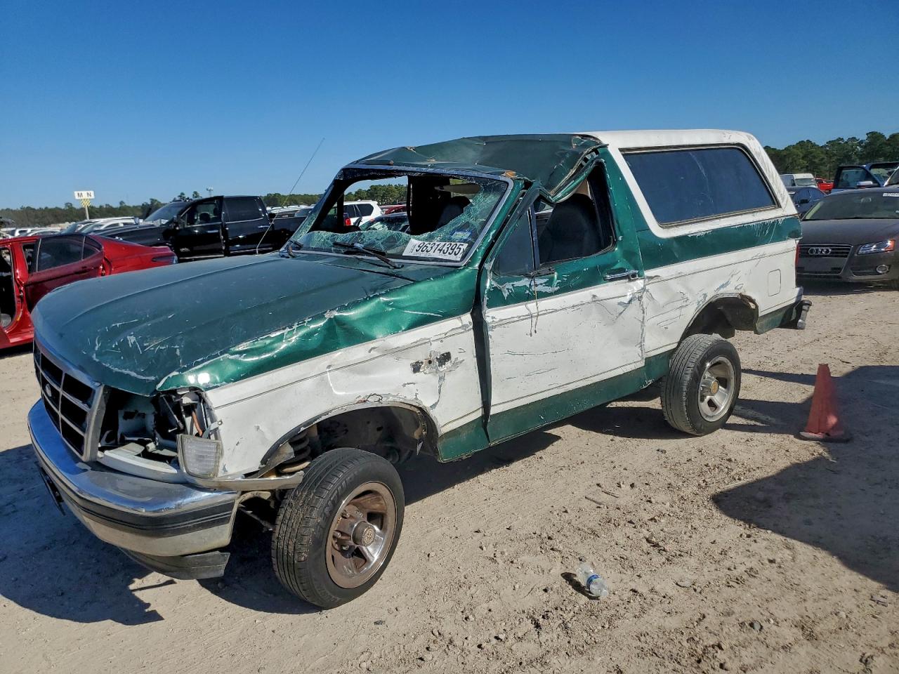 1992 Ford Bronco U100 Двухцветный vin: 1FMEU15N8NLA80654