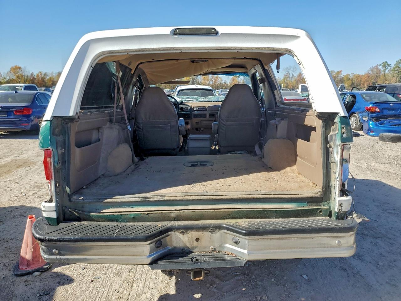 1992 Ford Bronco U100 Двухцветный vin: 1FMEU15N8NLA80654