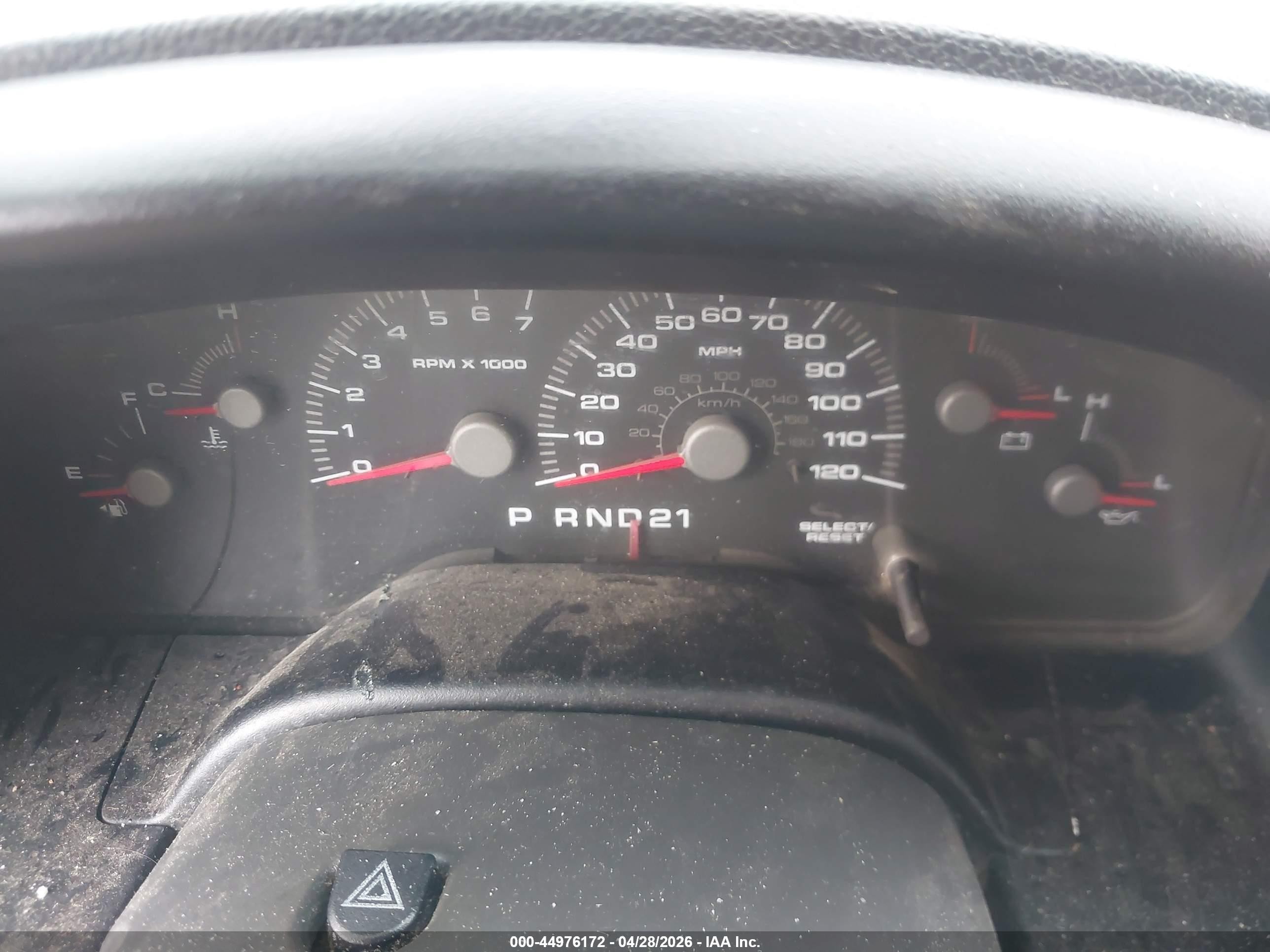 2003 Ford Expedition Xlt Red vin: 1FMEU15W23LC48990
