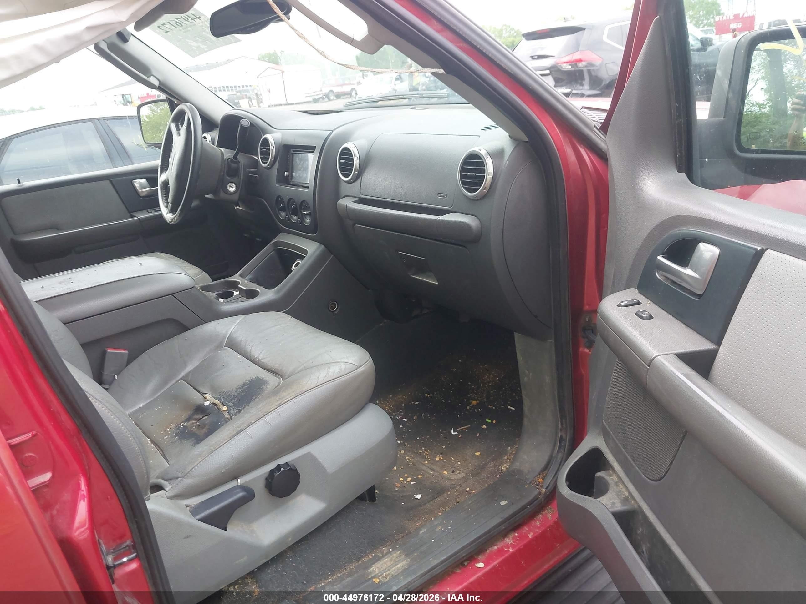 2003 Ford Expedition Xlt Red vin: 1FMEU15W23LC48990