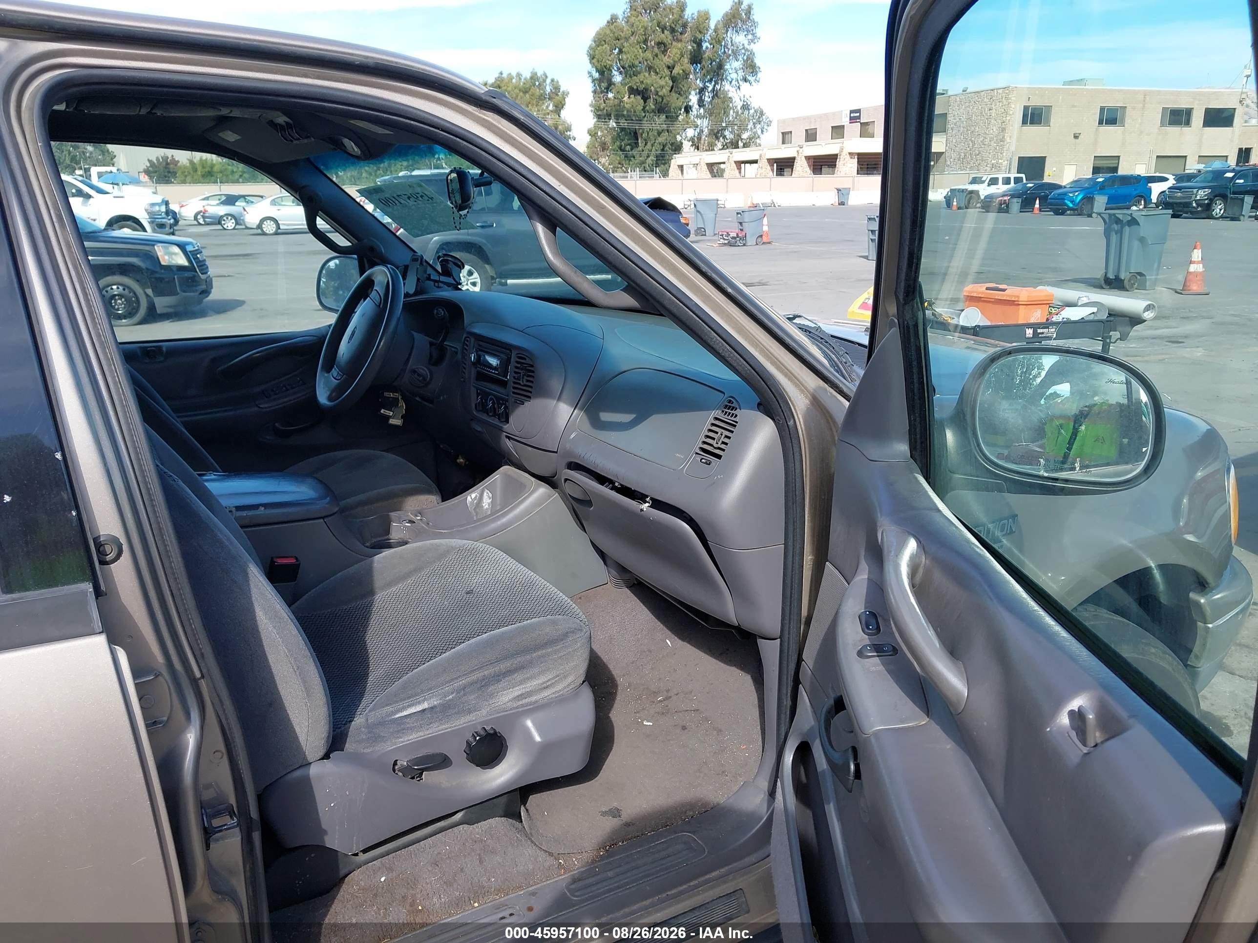 2001 Ford Expedition Xlt Silver vin: 1FMEU15W61LB23228