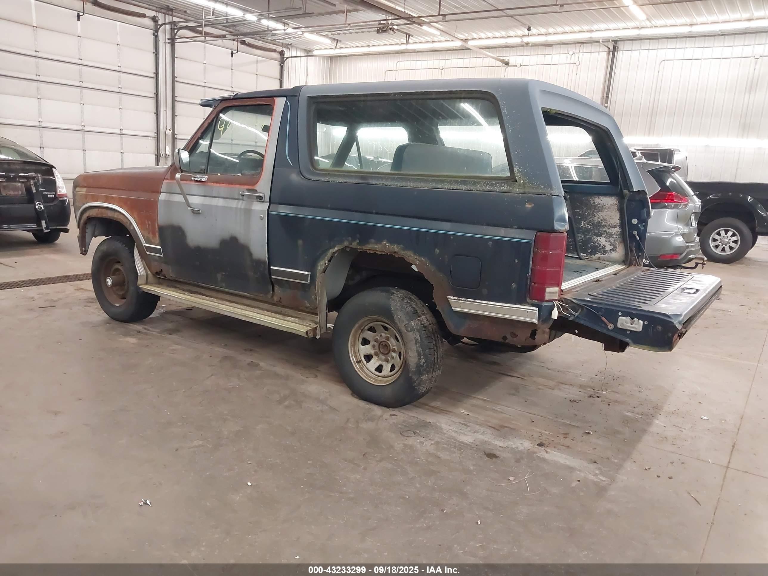 1984 Ford Bronco U100 Dark Blue vin: 1FMEU15Y7ELA90876