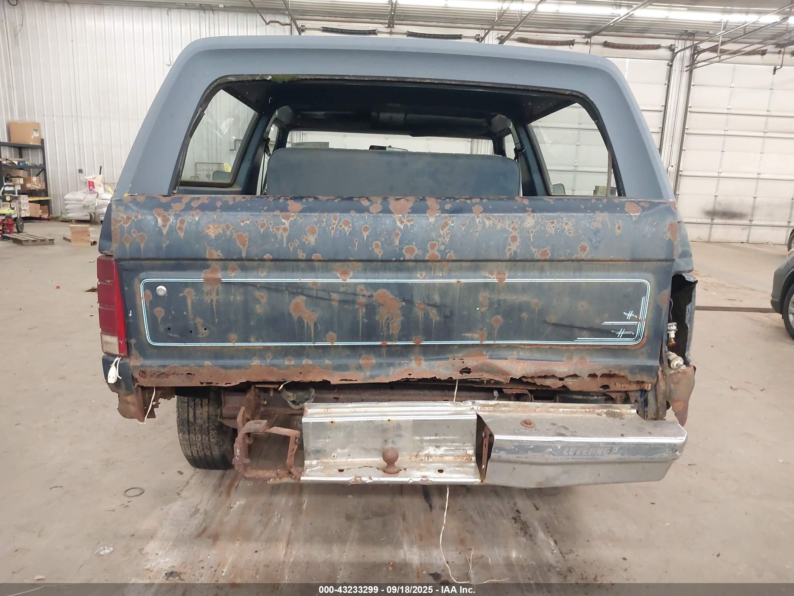 1984 Ford Bronco U100 Dark Blue vin: 1FMEU15Y7ELA90876