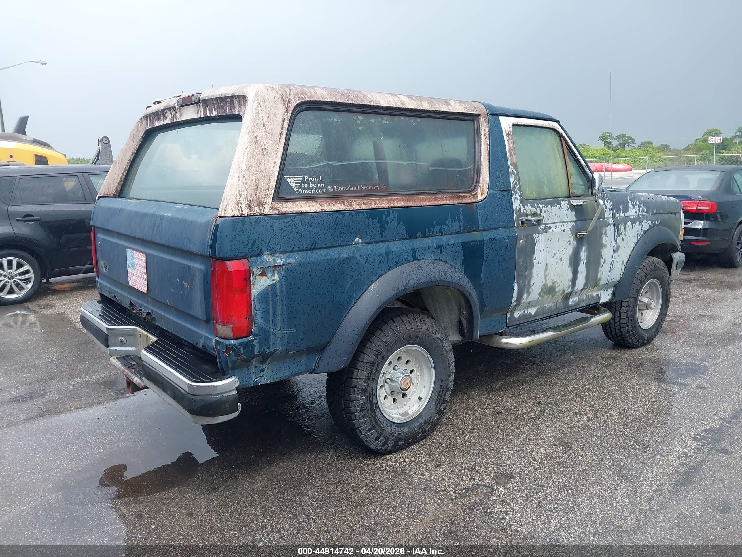 1992 Ford Bronco U100 Green vin: 1FMEU15Y7NLA03154