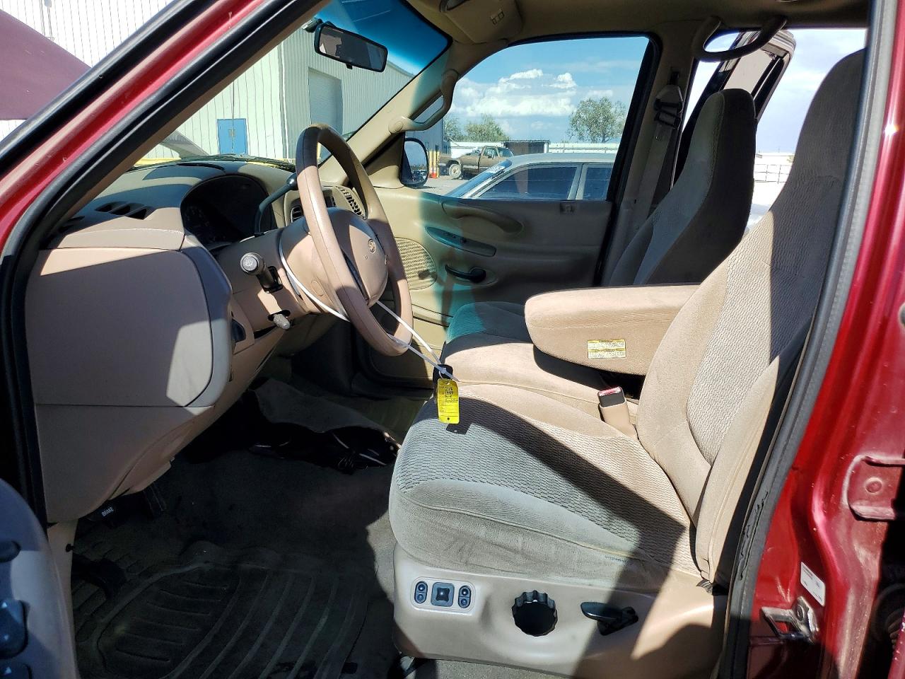 1997 Ford Expedition Burgundy vin: 1FMEU1760VLB69625