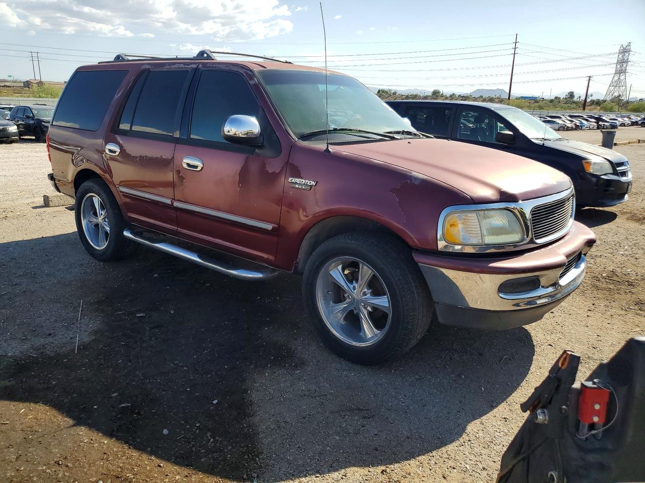 1997 Ford Expedition Burgundy vin: 1FMEU1760VLB69625