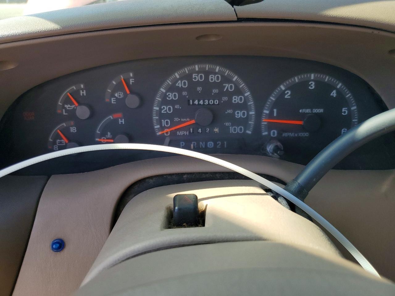1997 Ford Expedition Burgundy vin: 1FMEU1760VLB69625