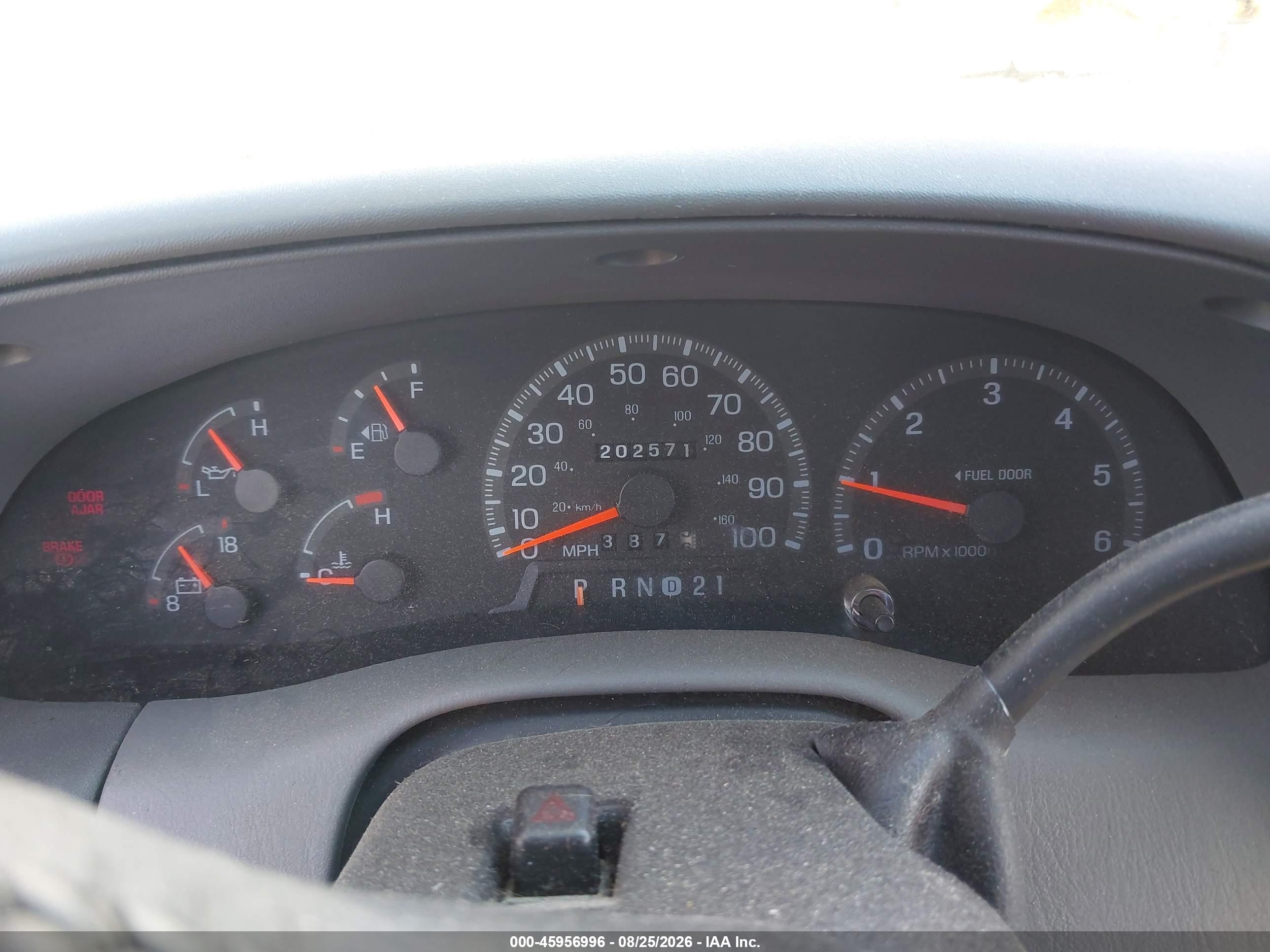 1997 Ford Expedition Eddie Bauer/xlt White vin: 1FMEU1760VLB90068