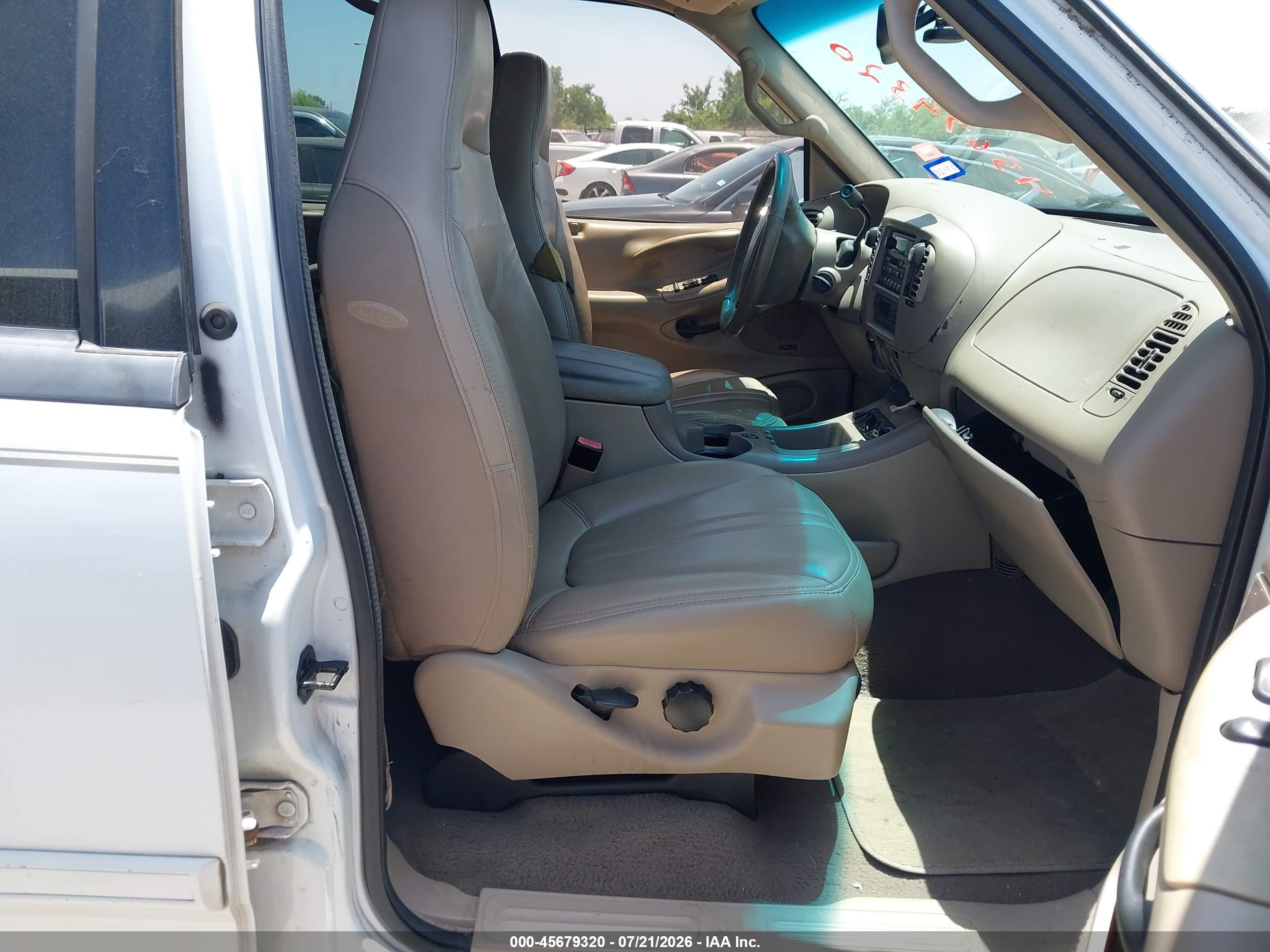 2002 Ford Expedition Eddie Bauer White vin: 1FMEU17L22LA60374