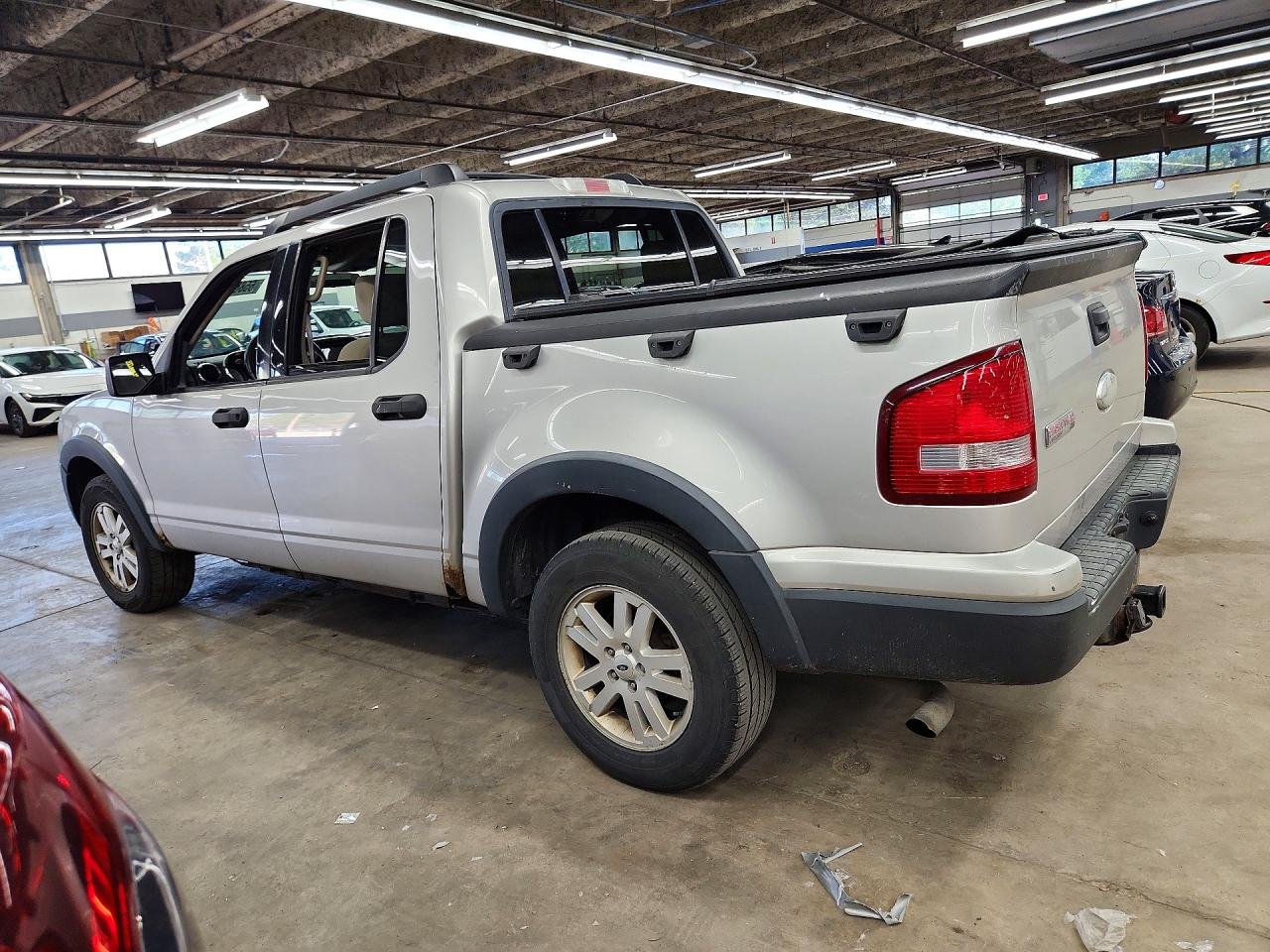 2008 Ford Explorer Sport Trac Xlt Silver vin: 1FMEU31E38UA41583