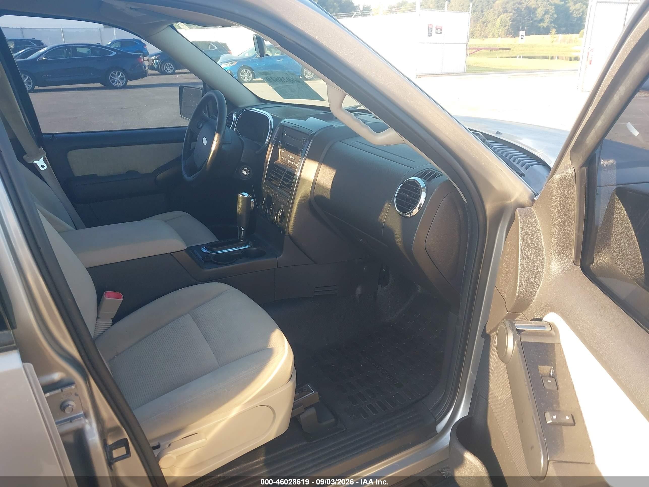 2008 Ford Explorer Sport Trac Xlt Silver vin: 1FMEU31EX8UA31780