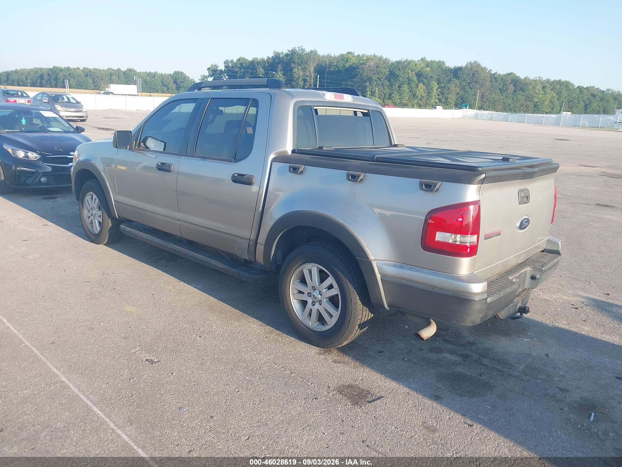 2008 Ford Explorer Sport Trac Xlt Silver vin: 1FMEU31EX8UA31780