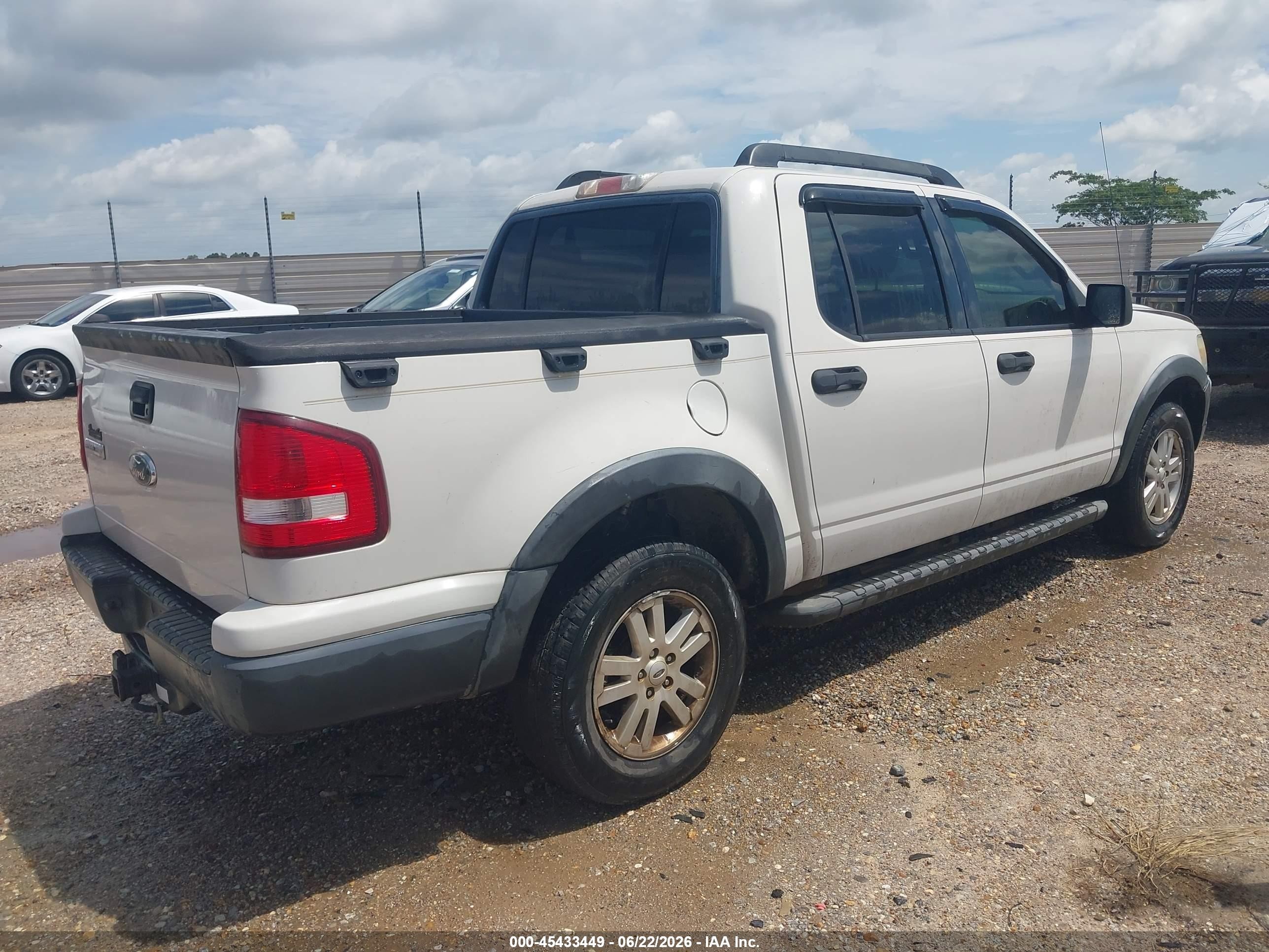 2008 Ford Explorer Sport Trac Xlt White vin: 1FMEU31EX8UA62009