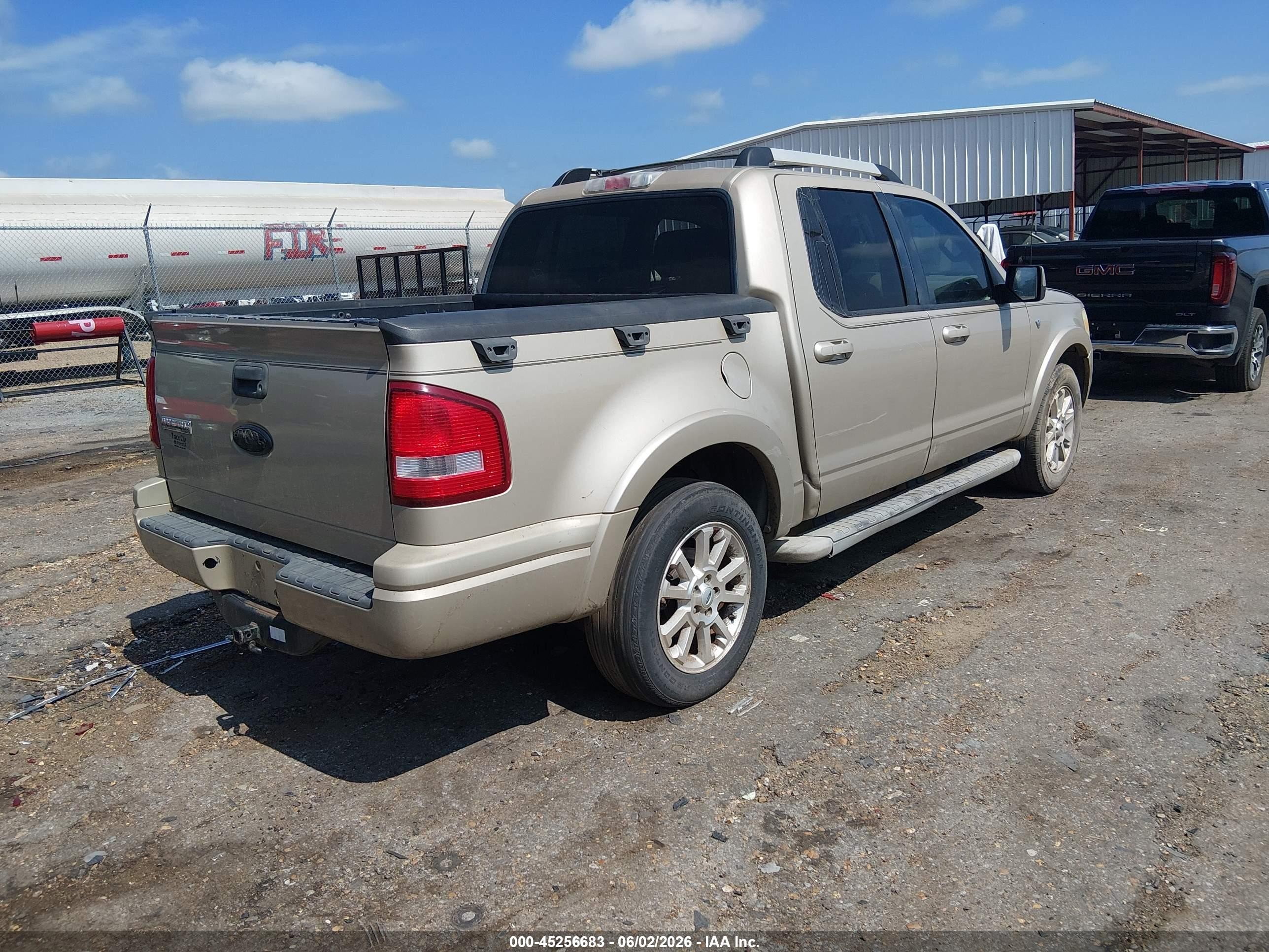 2007 Ford Explorer Sport Trac Limited Beige vin: 1FMEU33877UA14747