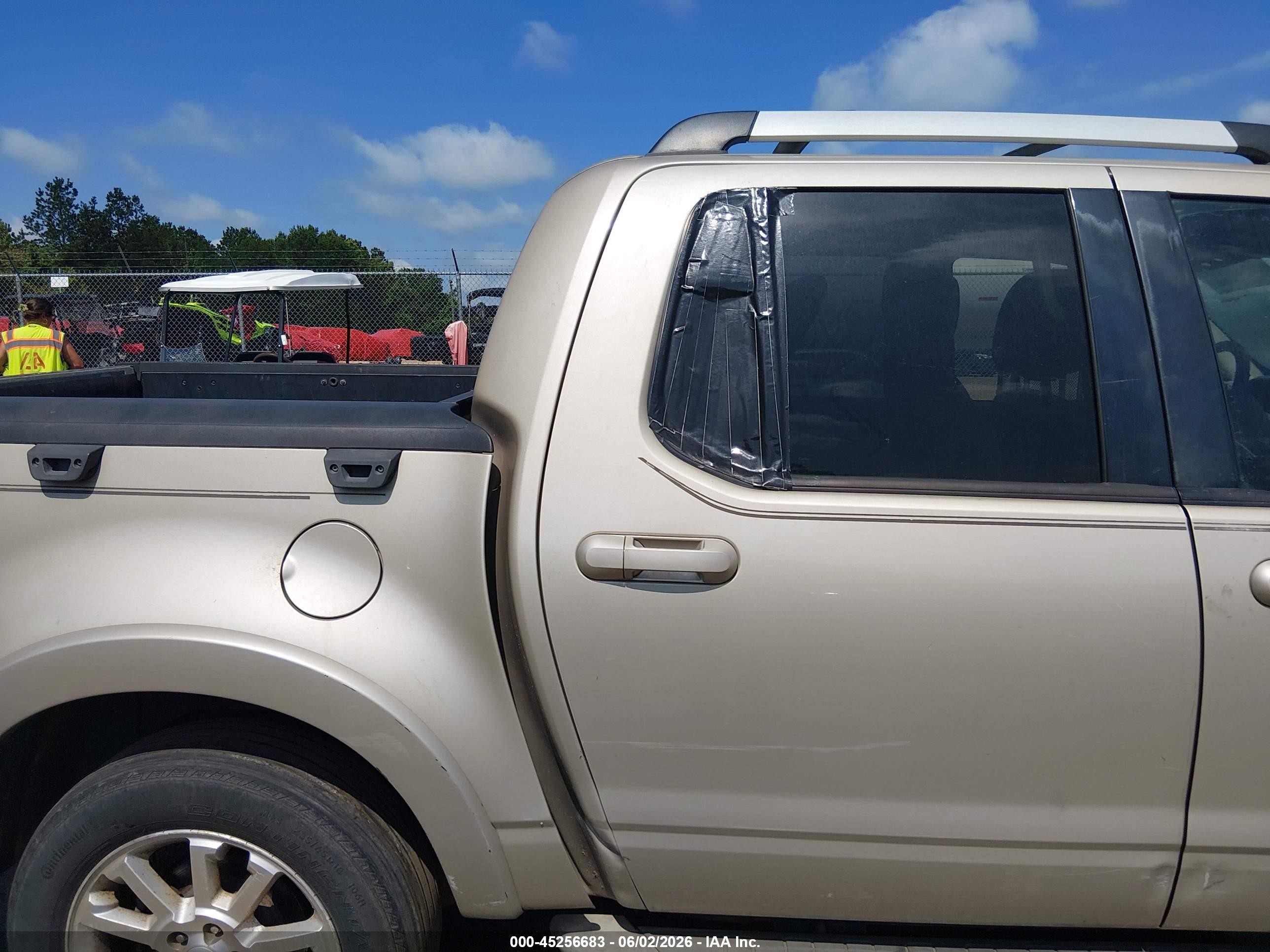 2007 Ford Explorer Sport Trac Limited Beige vin: 1FMEU33877UA14747