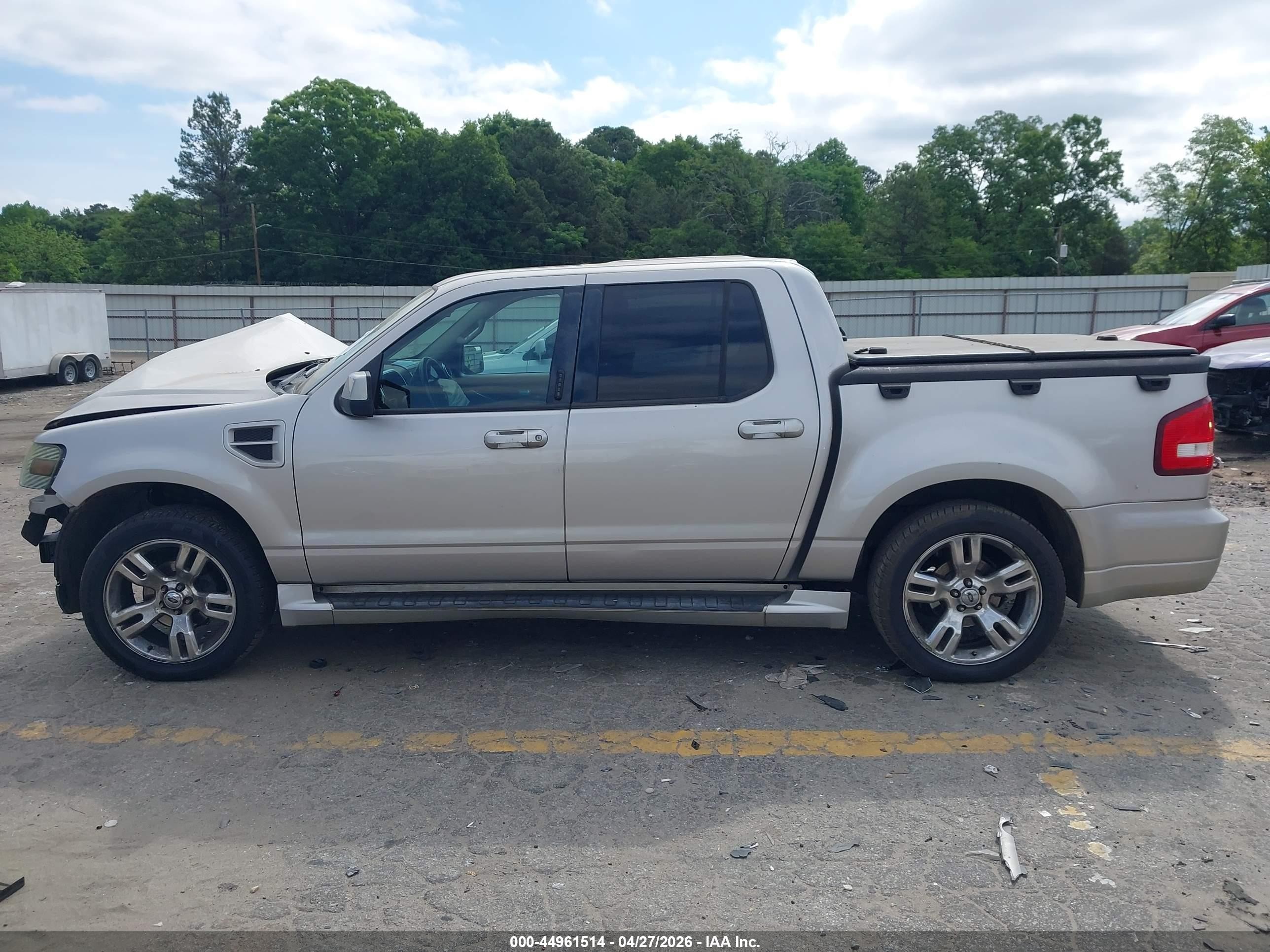 2008 Ford Explorer Sport Trac Limited Silver vin: 1FMEU33878UB27017