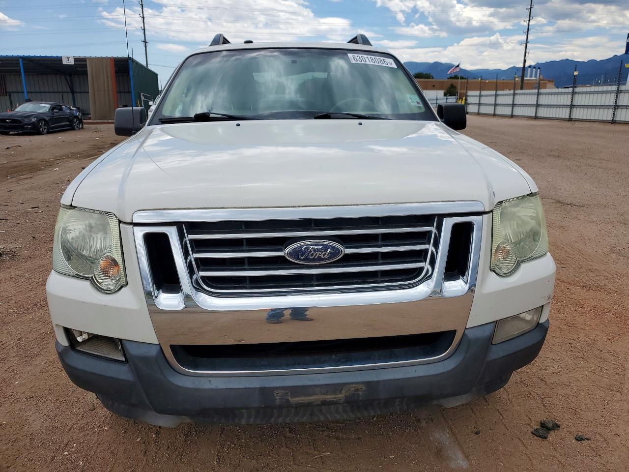 2010 Ford Explorer Sport Trac Xlt White vin: 1FMEU3BEXAUF03934