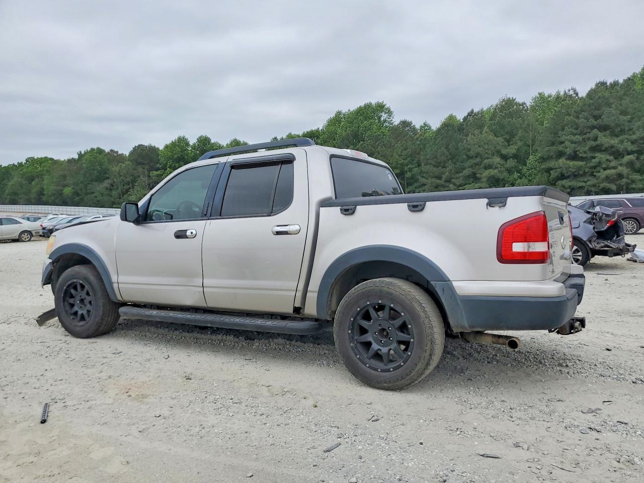 2007 Ford Explorer Sport Trac Xlt Silver vin: 1FMEU51K27UA07862