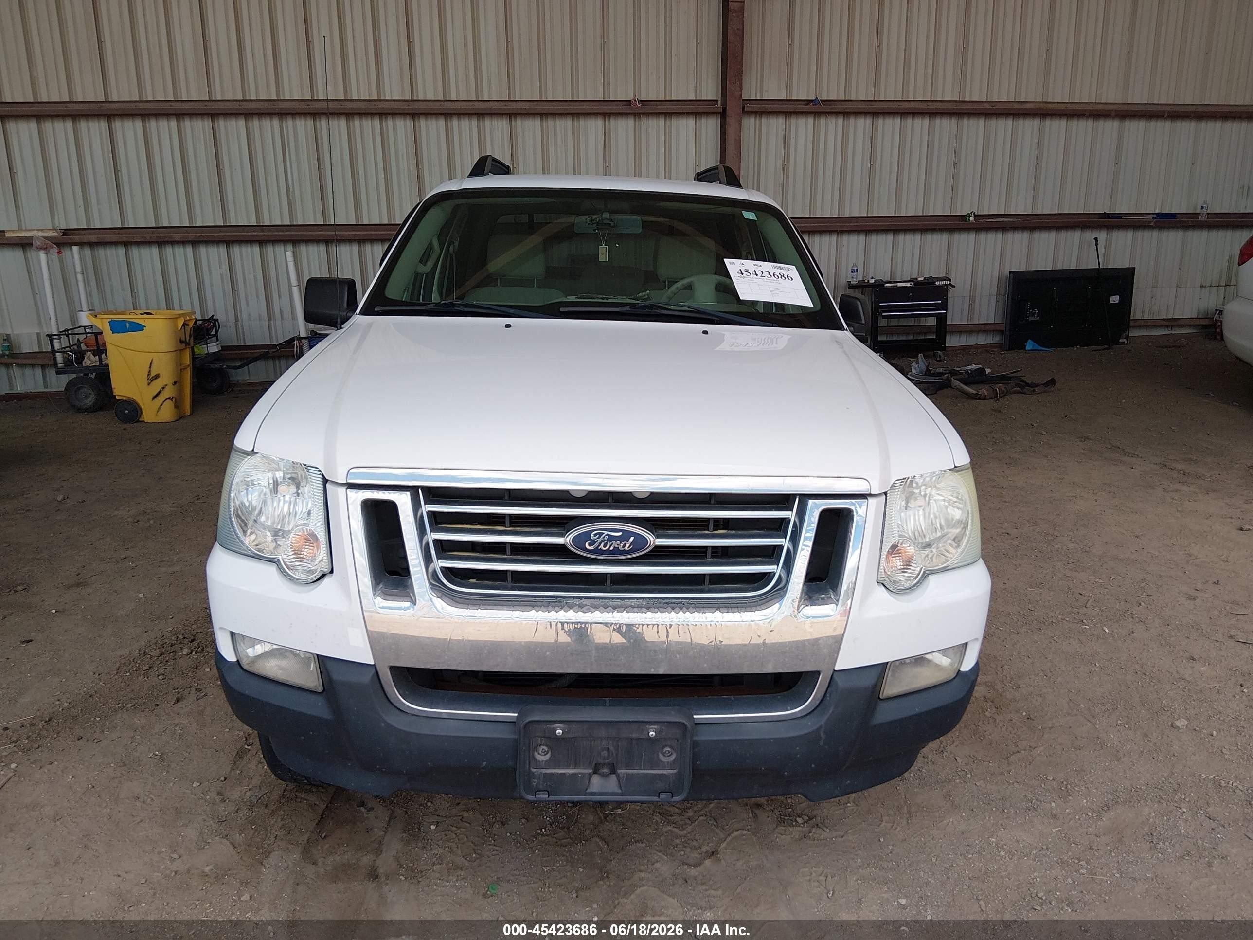 2007 Ford Explorer Sport Trac Xlt Белый vin: 1FMEU51K47UB11902